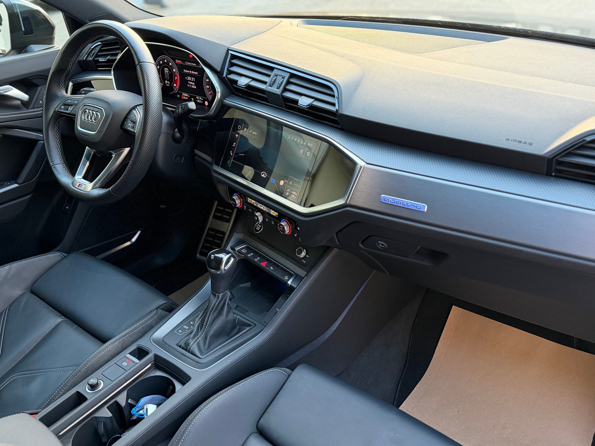 AUDI Q3 45 TFSI S line quattro S-tronic-image-14
