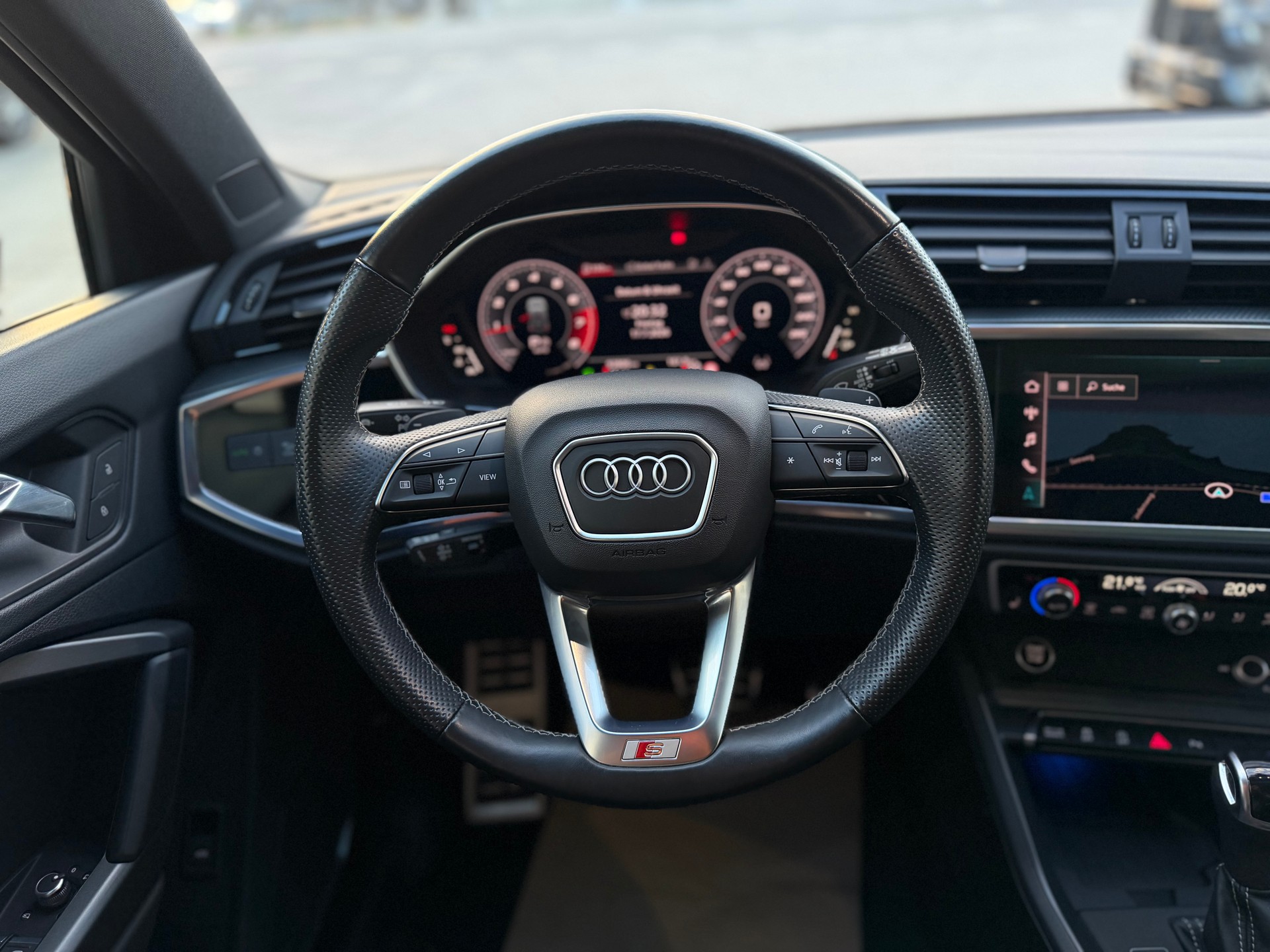 AUDI Q3 45 TFSI S line quattro S-tronic-image-15