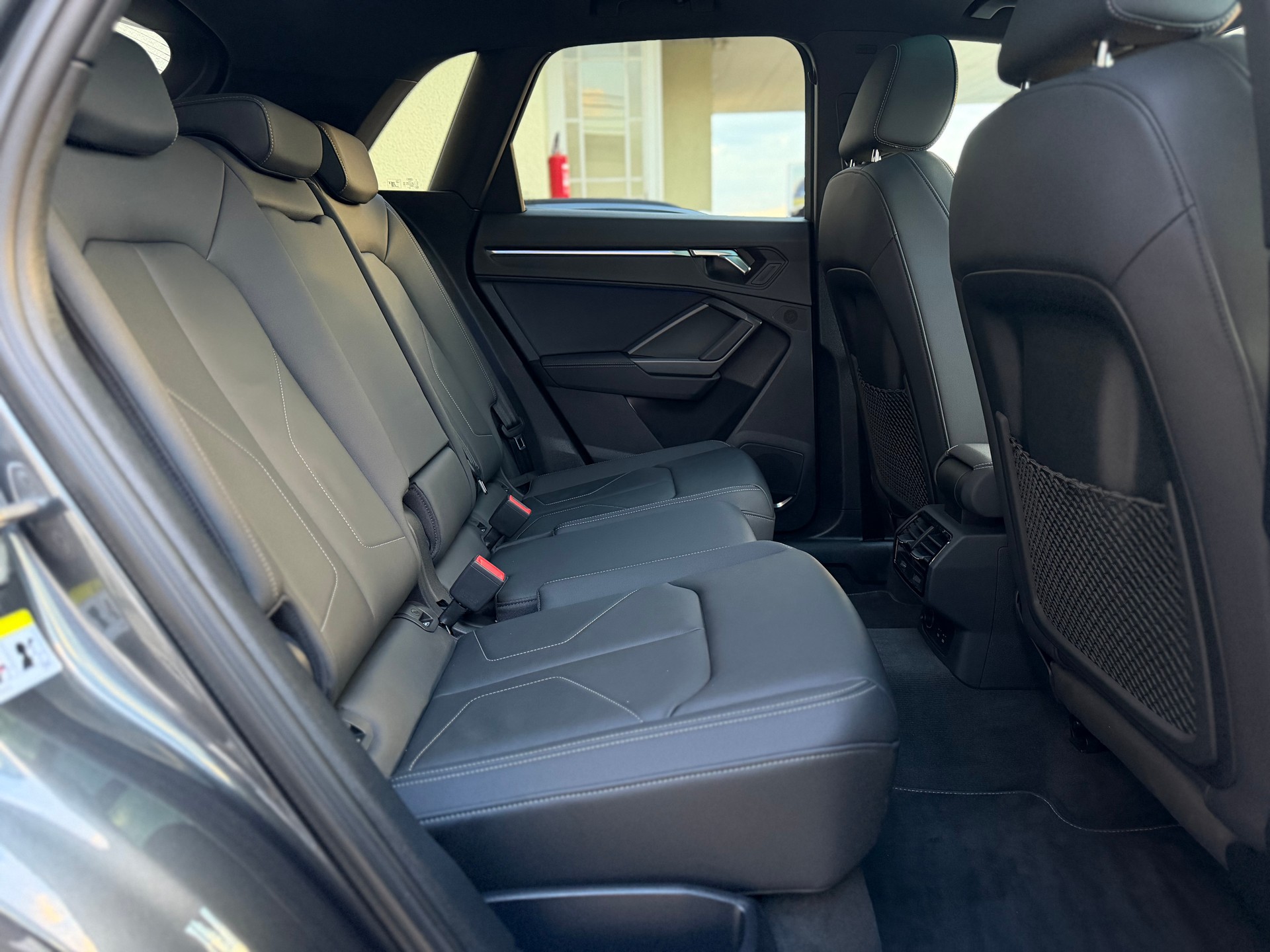 AUDI Q3 45 TFSI S line quattro S-tronic-image-12