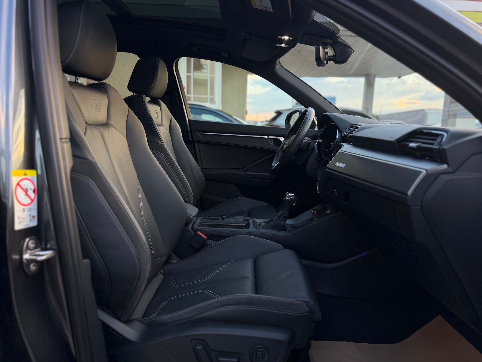 AUDI Q3 45 TFSI S line quattro S-tronic-image-13