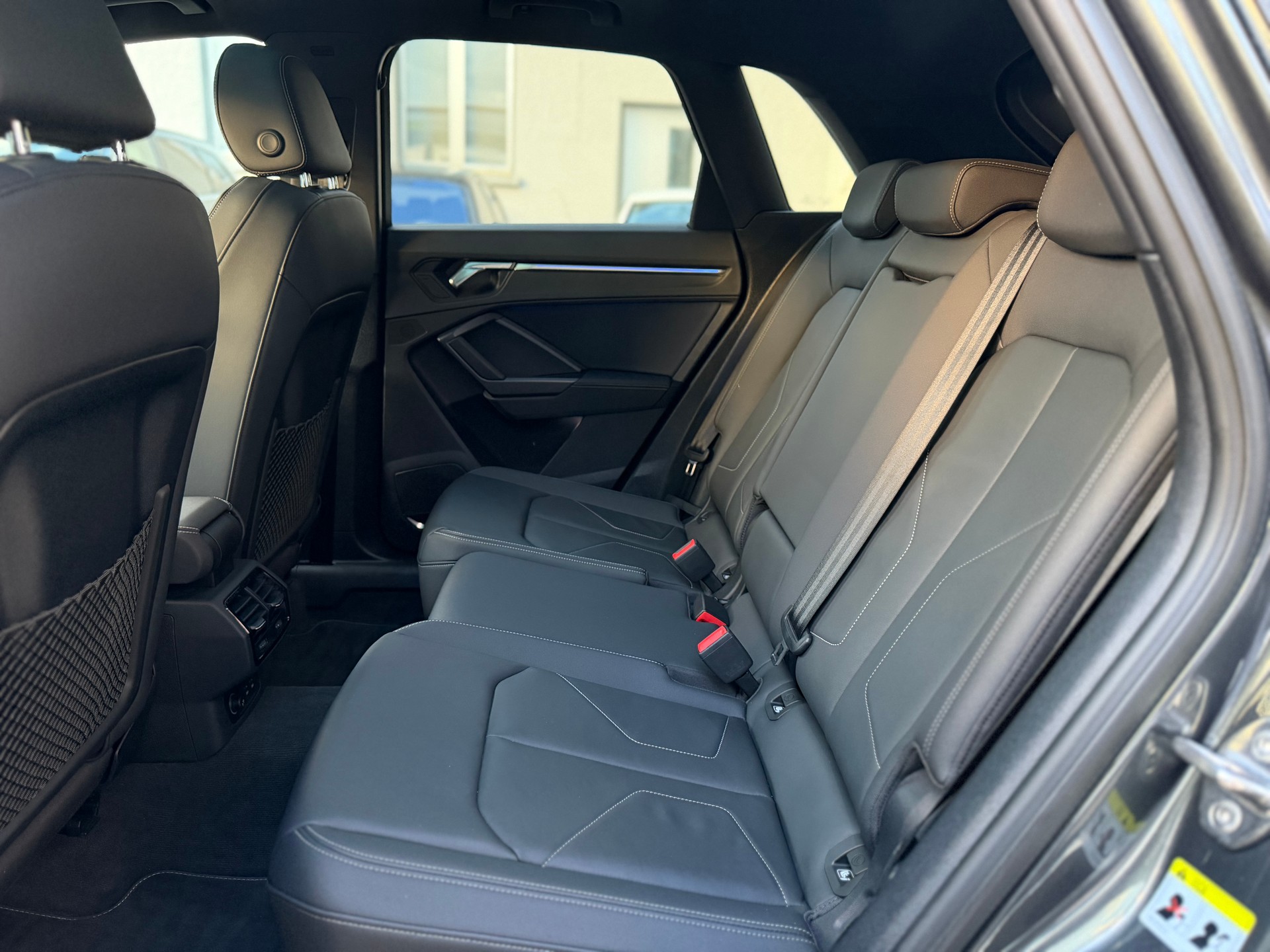 AUDI Q3 45 TFSI S line quattro S-tronic-image-10