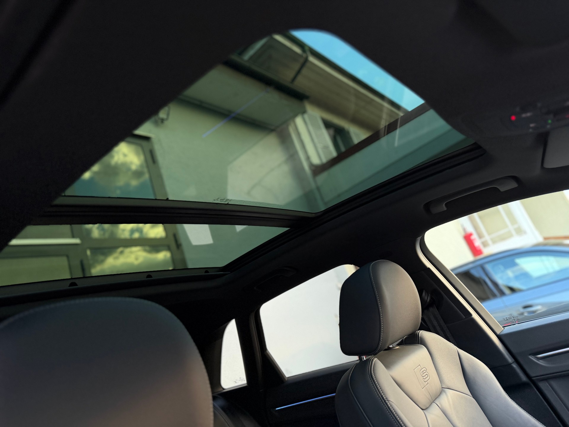 AUDI Q3 45 TFSI S line quattro S-tronic-image-18
