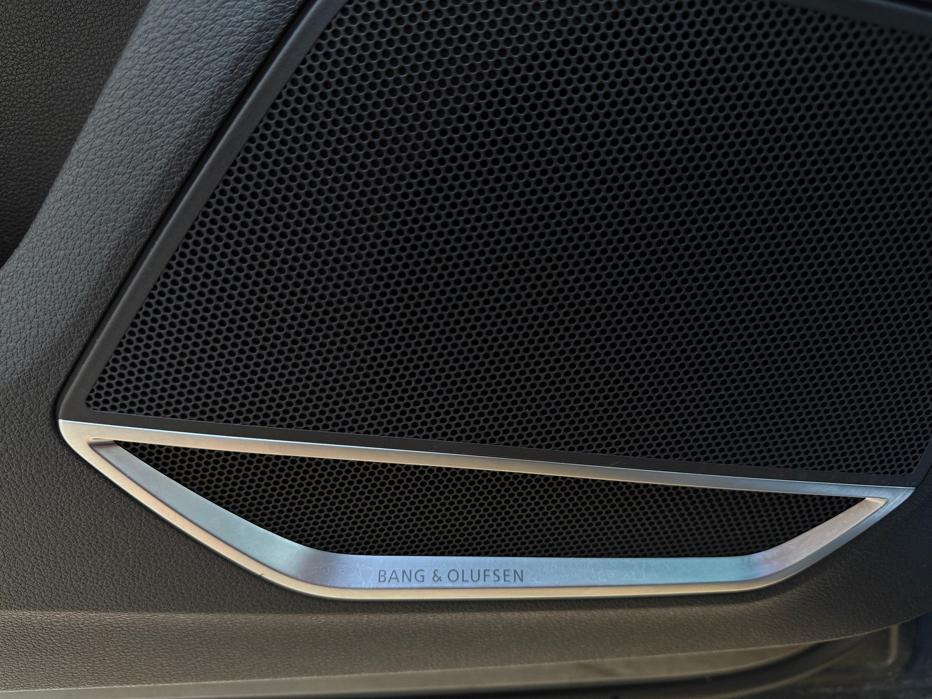 AUDI Q3 45 TFSI S line quattro S-tronic-image-19