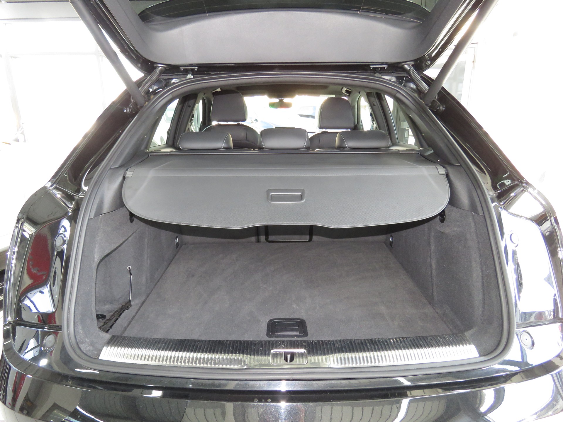 AUDI Q3 2.0 TDI Sport Quattro S-tronic (Automat)-image-9
