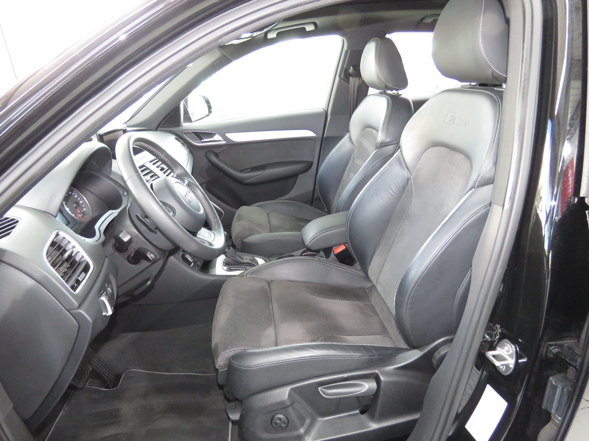 AUDI Q3 2.0 TDI Sport Quattro S-tronic (Automat)-image-7