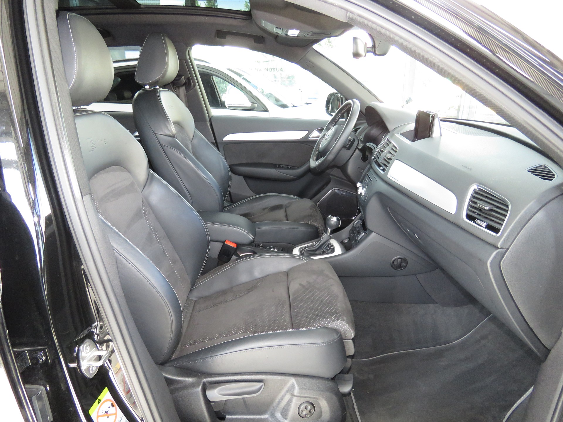 AUDI Q3 2.0 TDI Sport Quattro S-tronic (Automat)-image-11