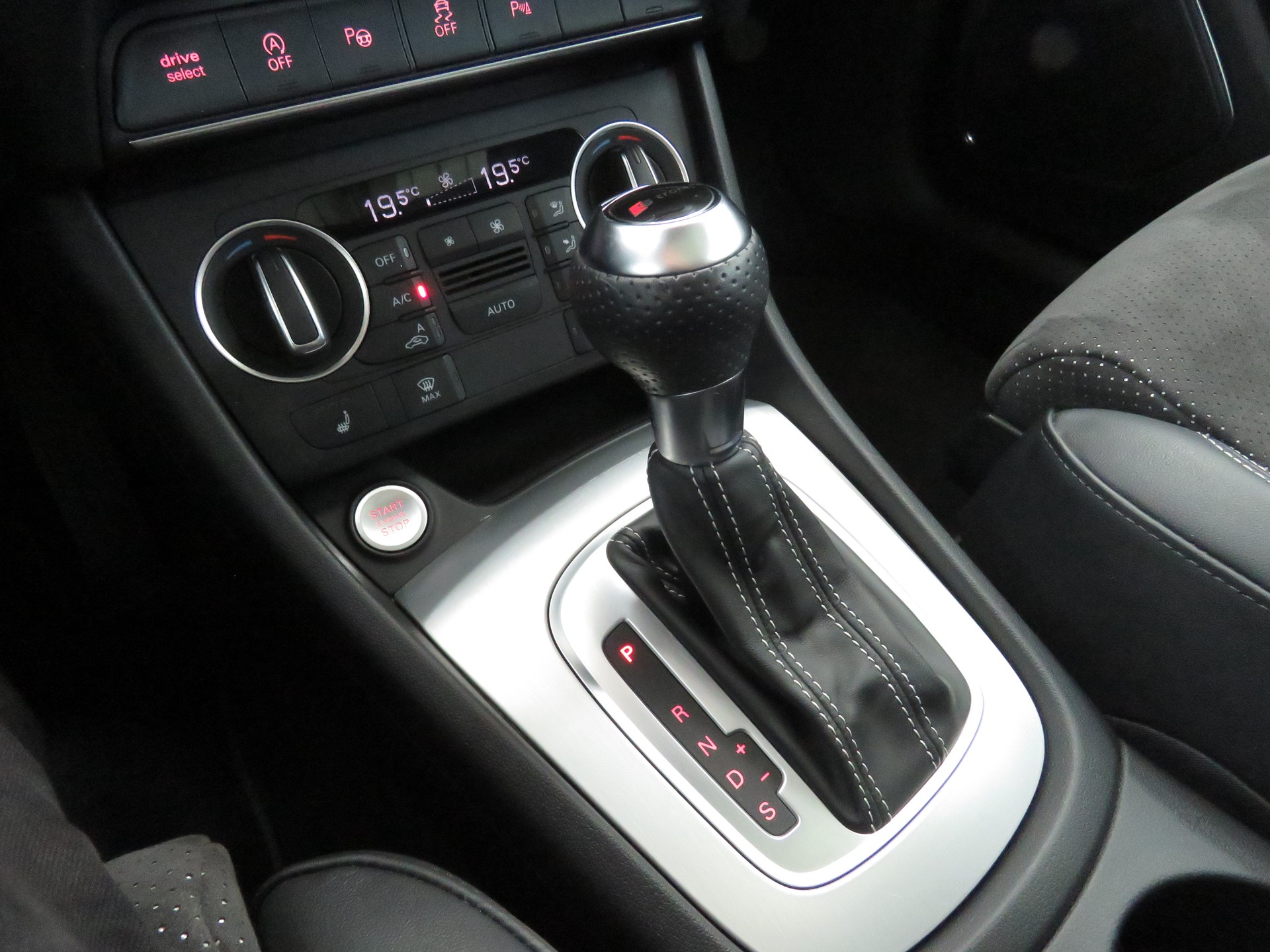AUDI Q3 2.0 TDI Sport Quattro S-tronic (Automat)-image-15