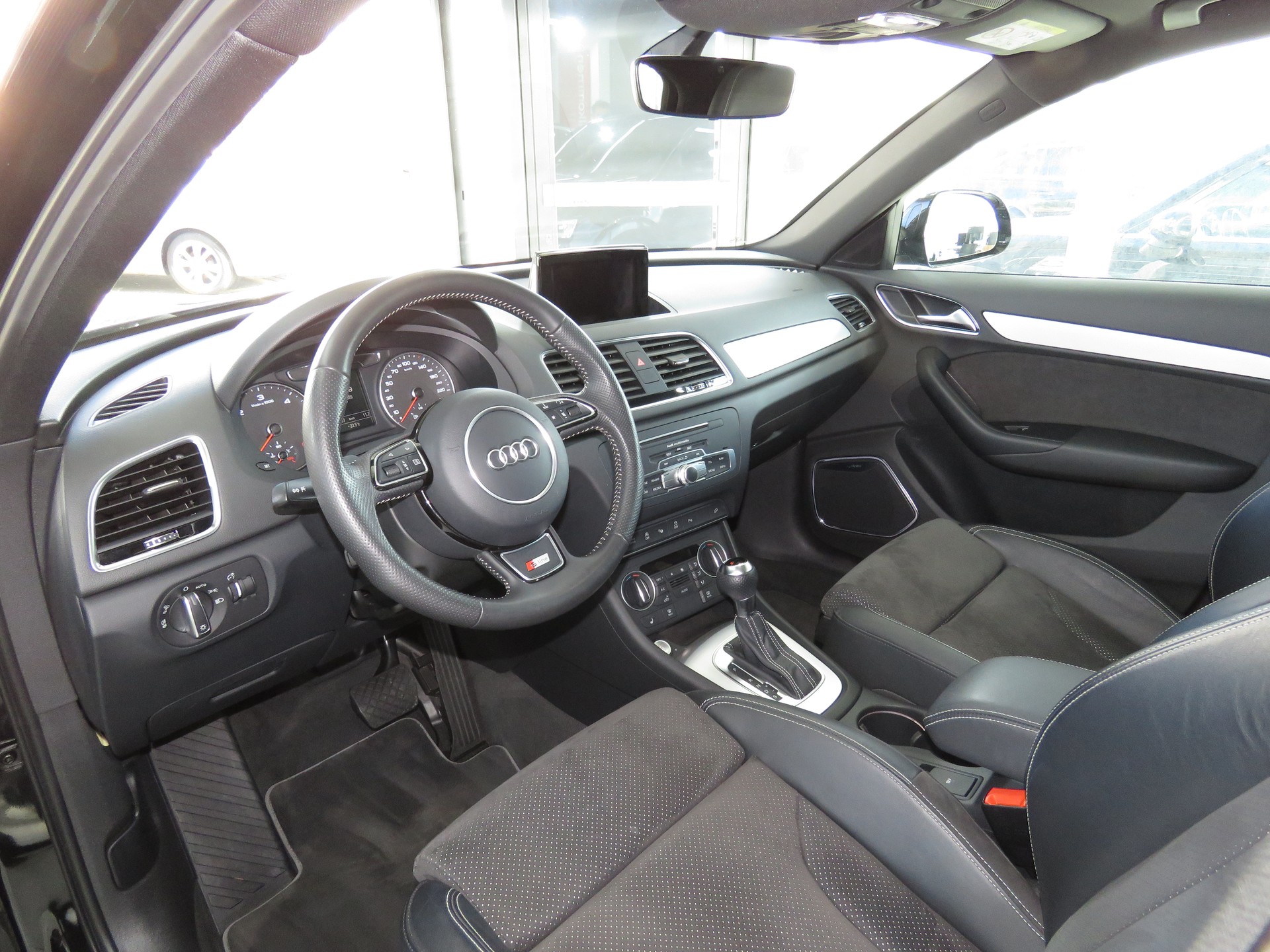 AUDI Q3 2.0 TDI Sport Quattro S-tronic (Automat)-image-6