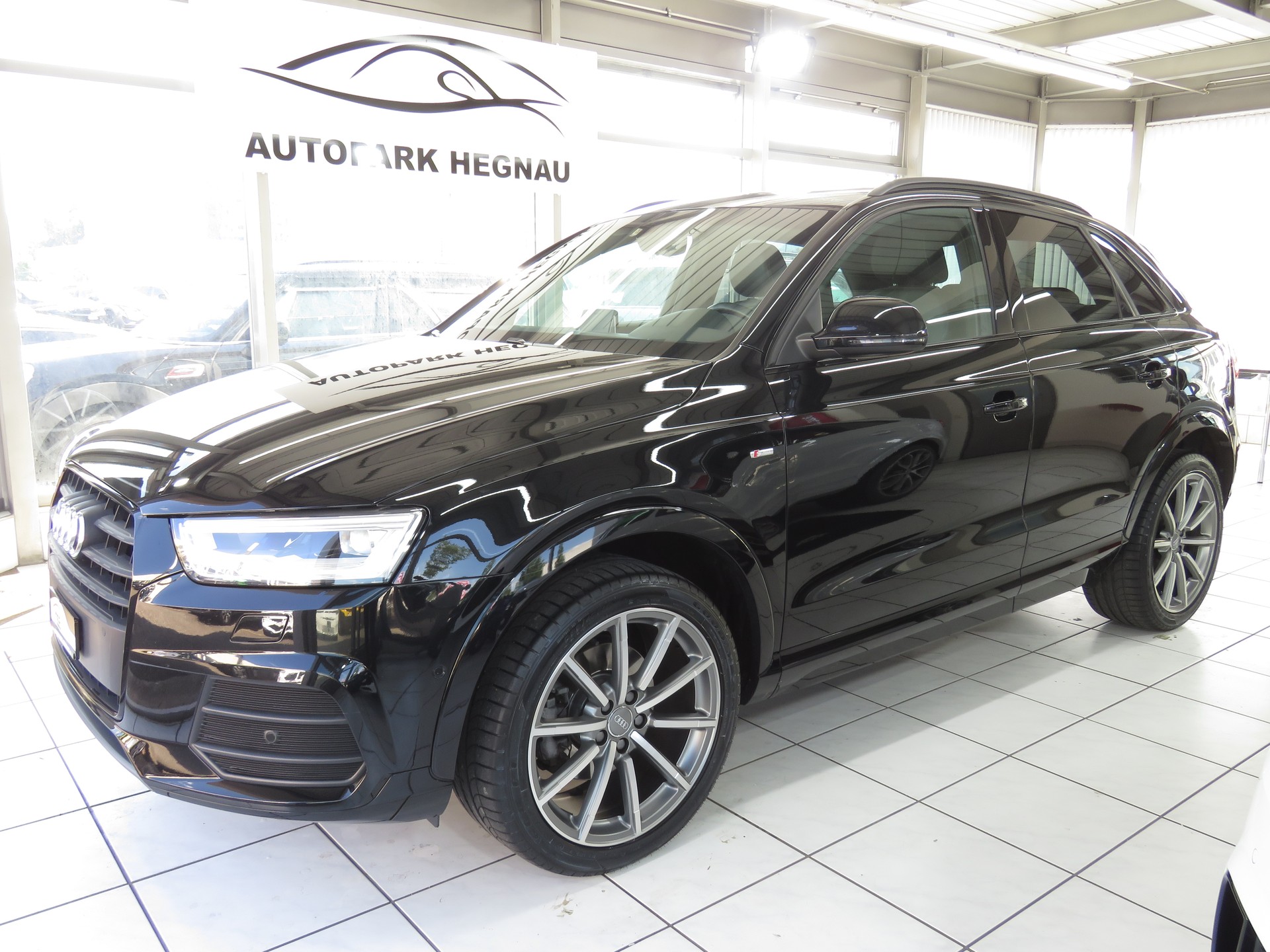 AUDI Q3 2.0 TDI Sport Quattro S-tronic (Automat)-image-0