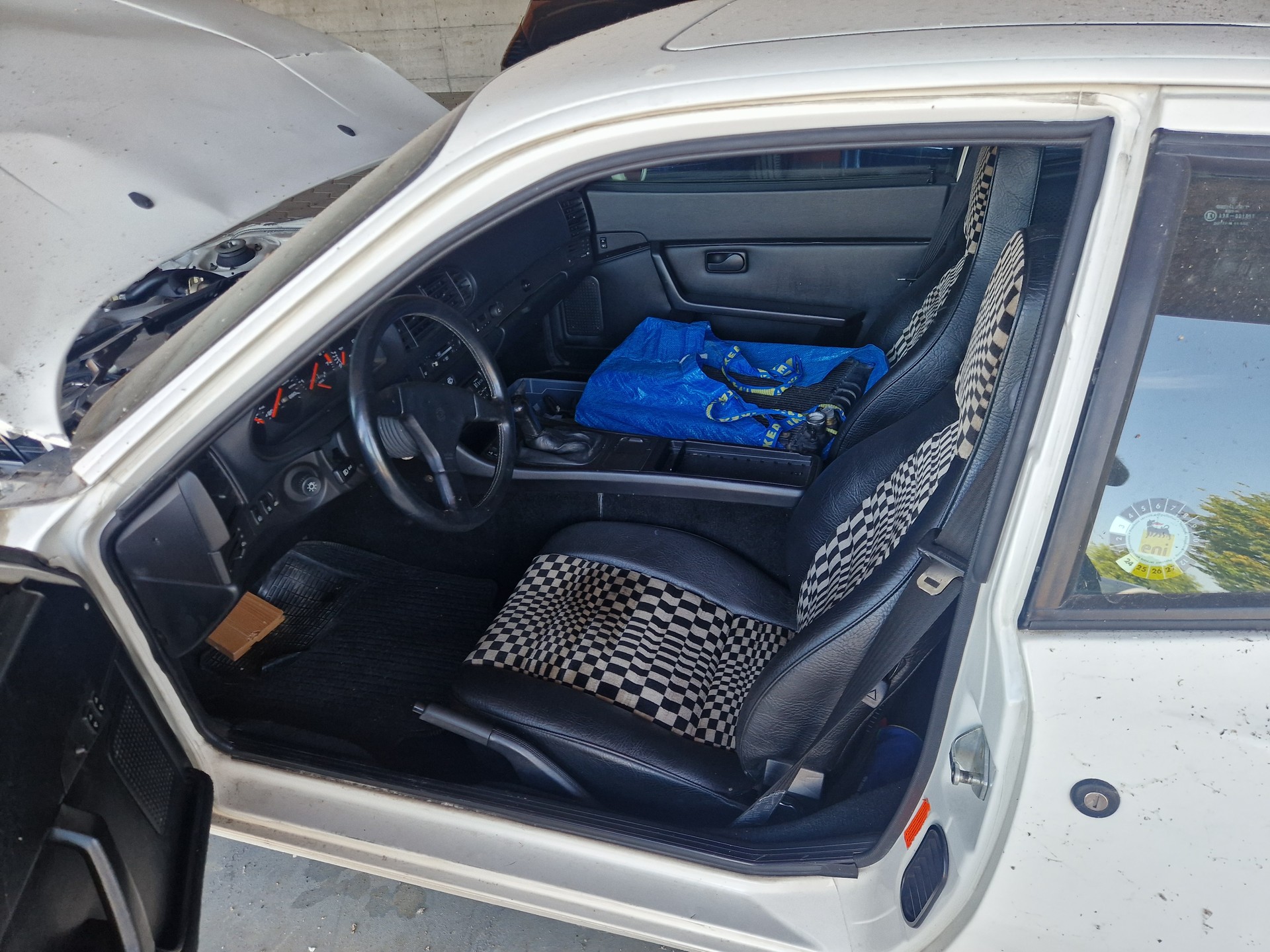 PORSCHE 944 Turbo-image-3