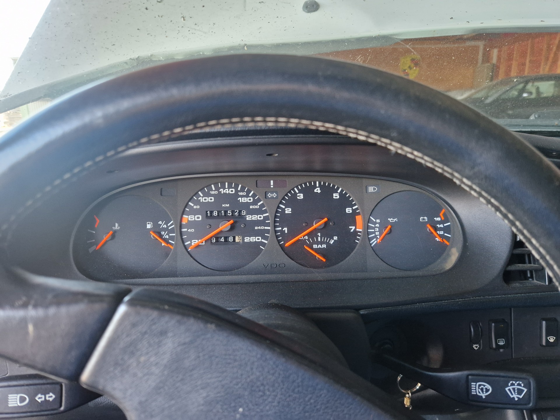 PORSCHE 944 Turbo-image-4