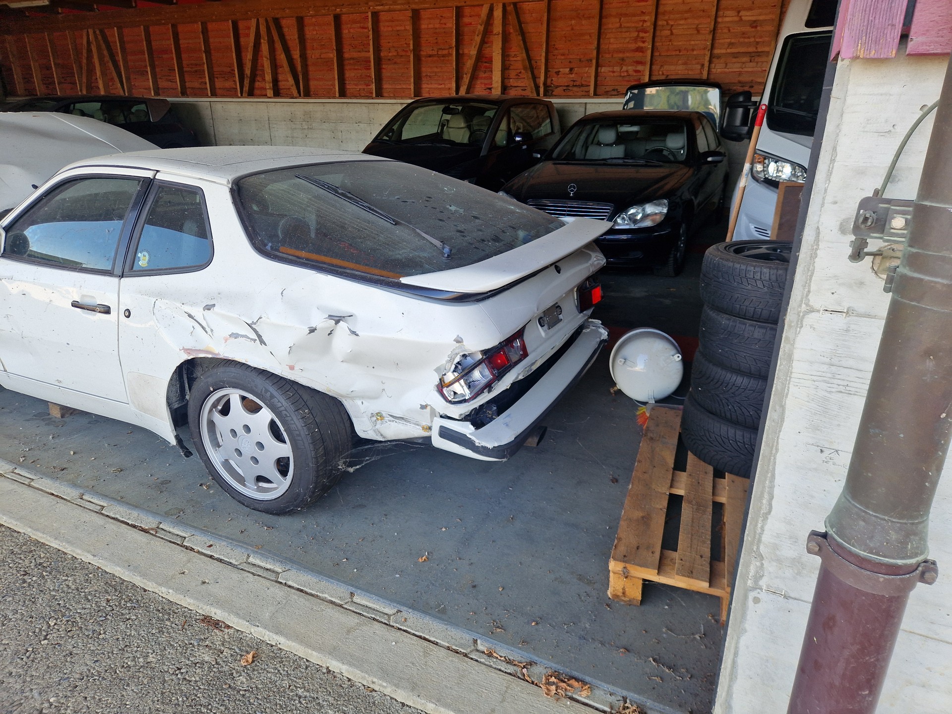 PORSCHE 944 Turbo-image-2