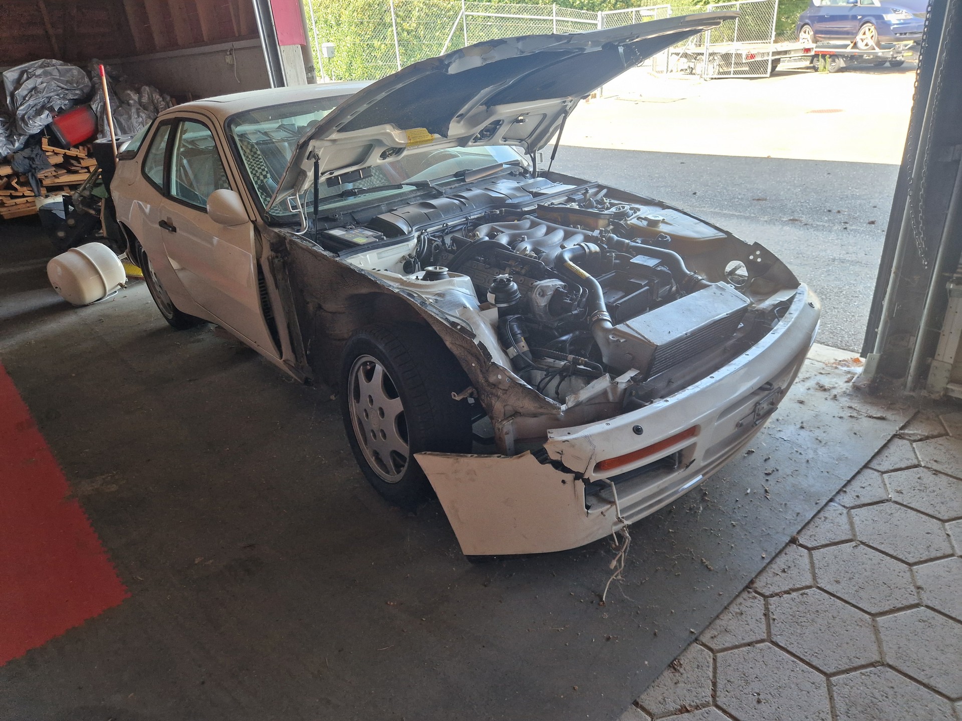 PORSCHE 944 Turbo-image-0