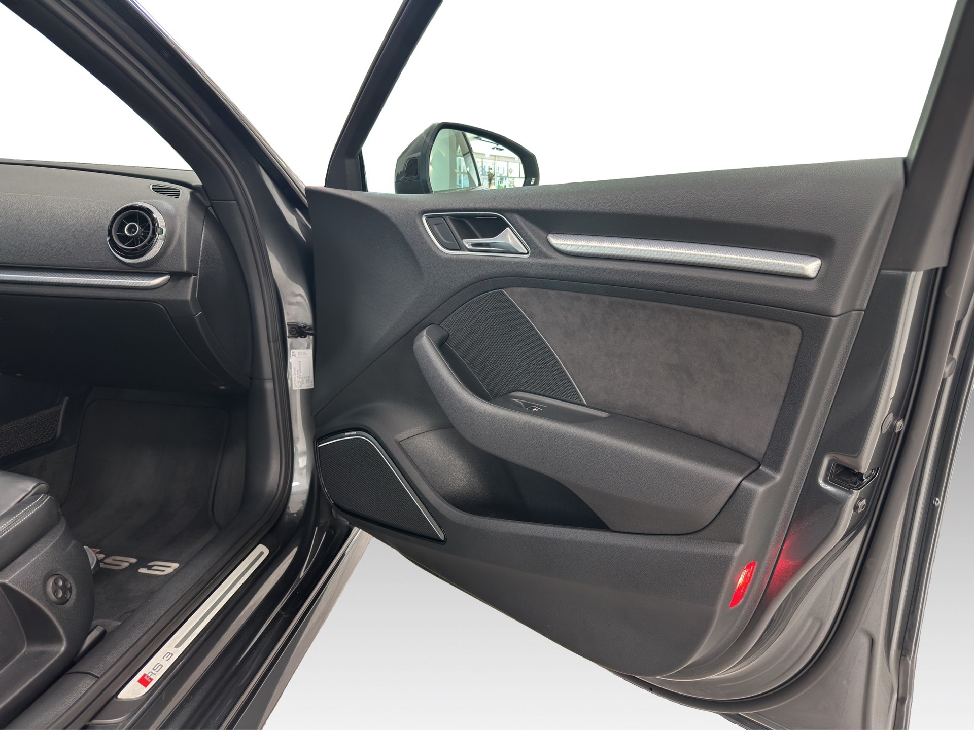 AUDI RS3 2.5 TSI quattro S-tronic-image-5