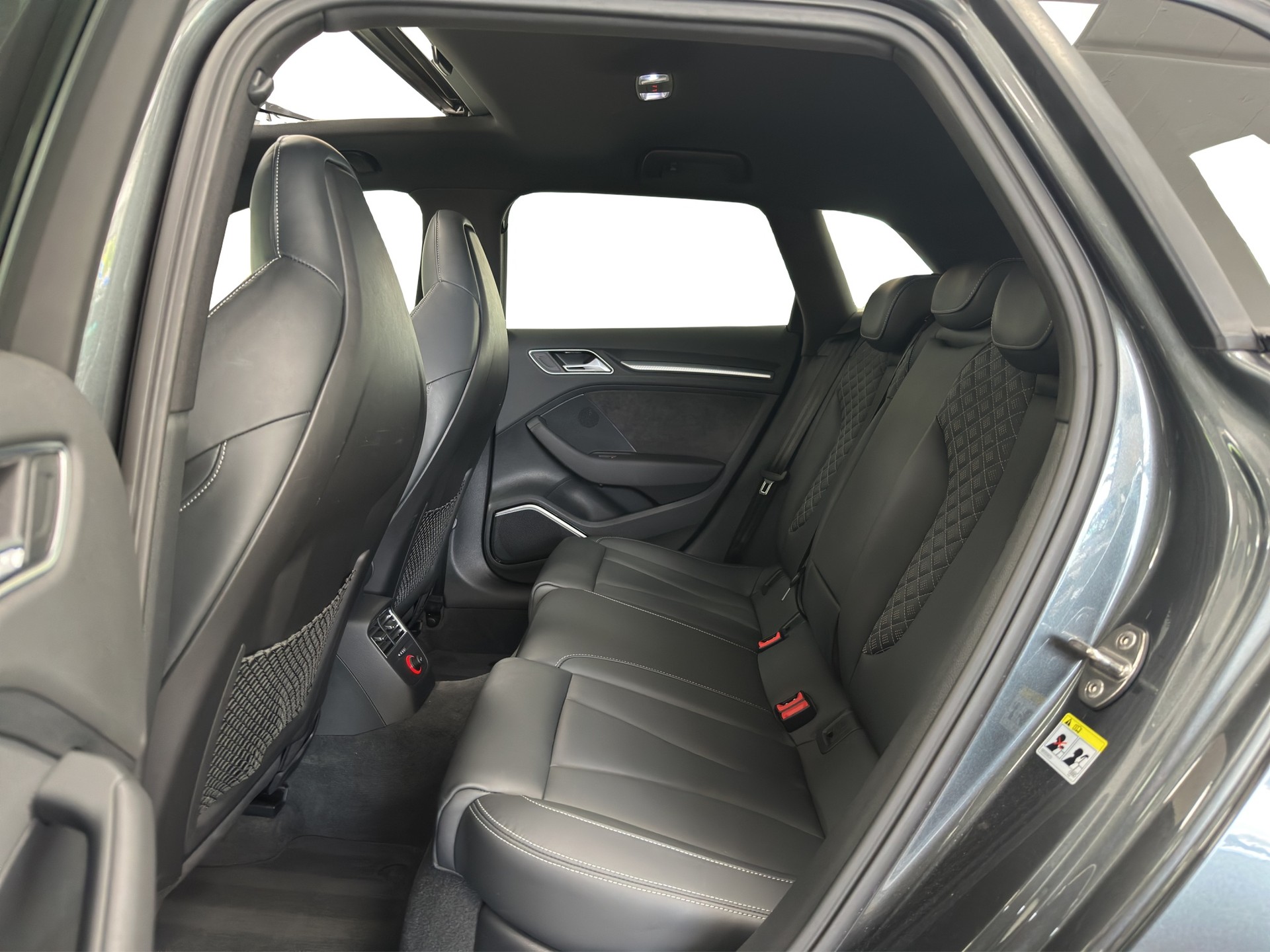AUDI RS3 2.5 TSI quattro S-tronic-image-15