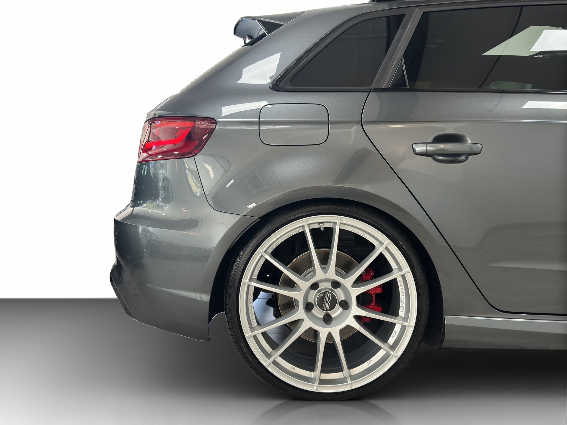 AUDI RS3 2.5 TSI quattro S-tronic-image-10