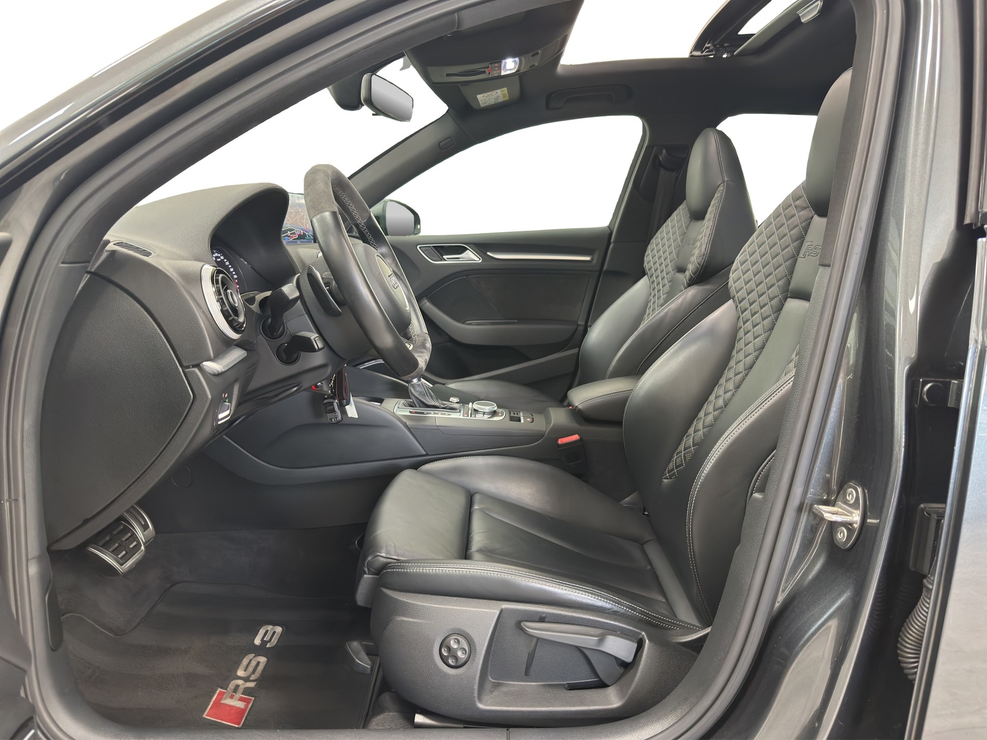 AUDI RS3 2.5 TSI quattro S-tronic-image-19