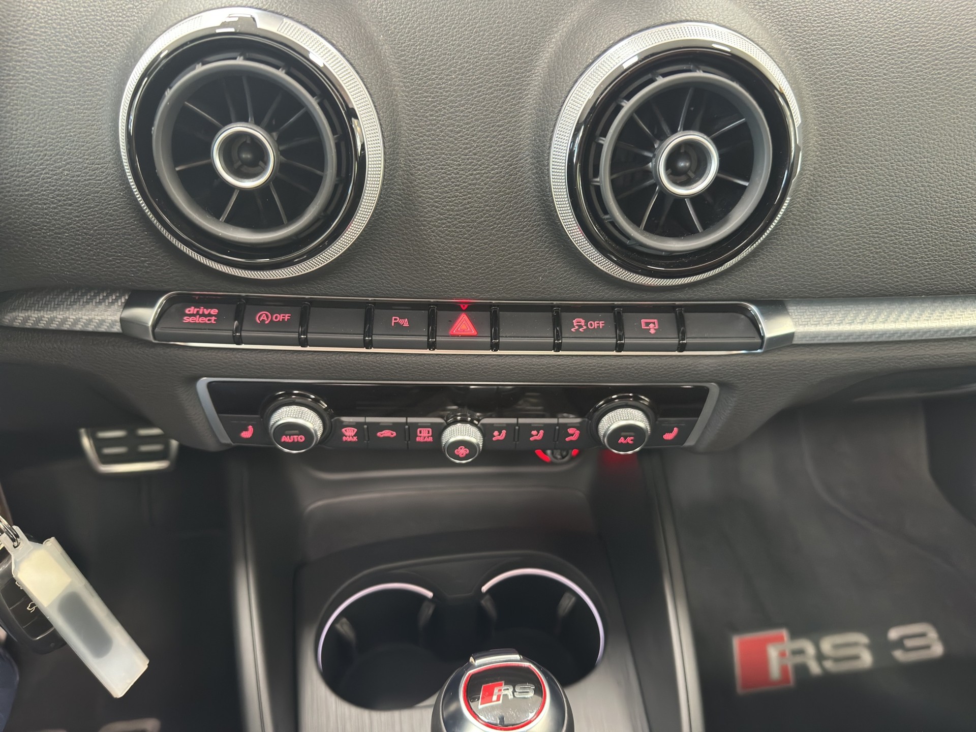 AUDI RS3 2.5 TSI quattro S-tronic-image-25