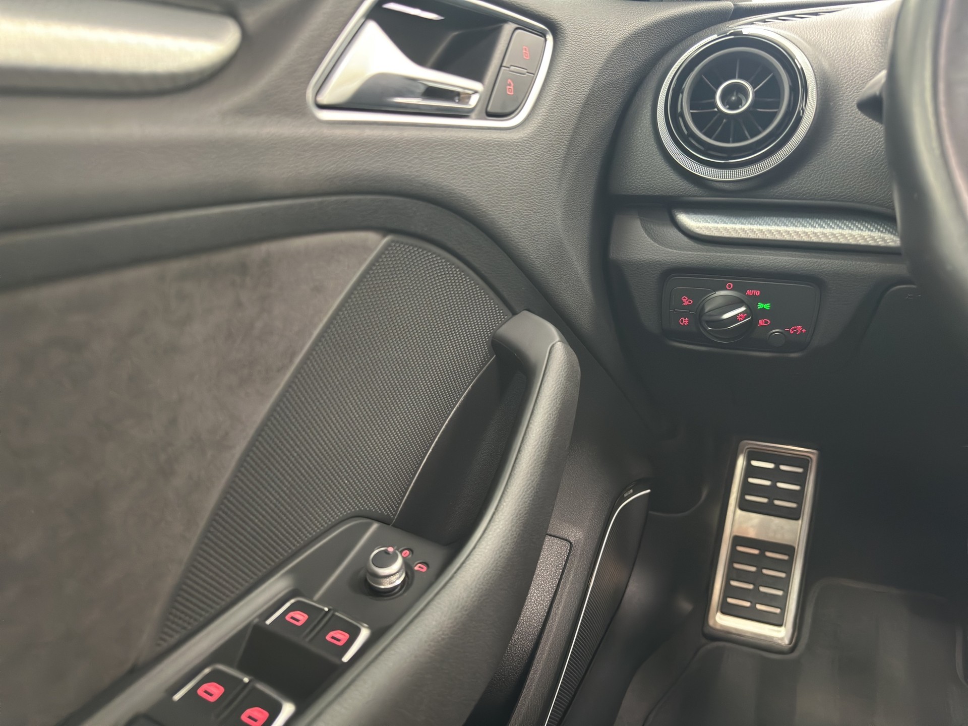 AUDI RS3 2.5 TSI quattro S-tronic-image-27