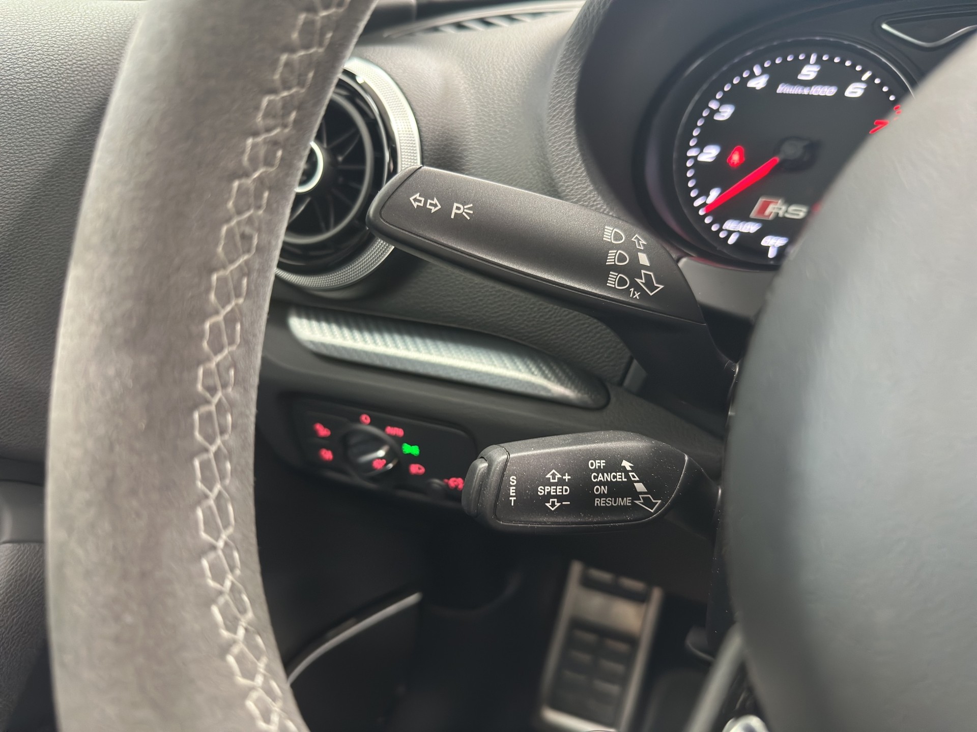 AUDI RS3 2.5 TSI quattro S-tronic-image-26
