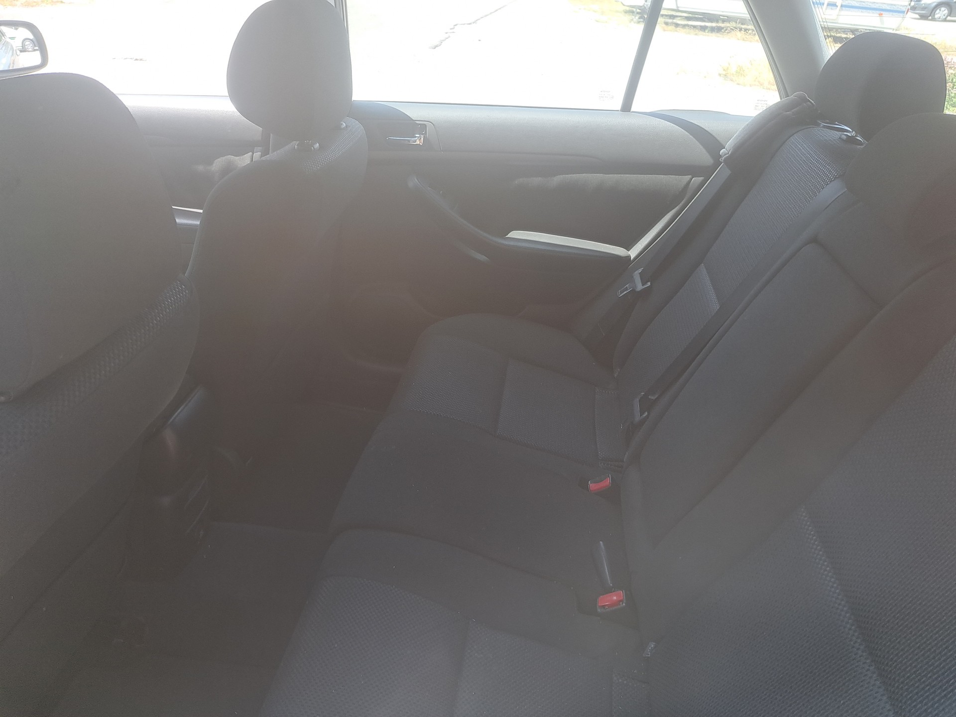 TOYOTA Avensis 2.0 D4 VVT-i Linea Sol Sportswagon-image-11