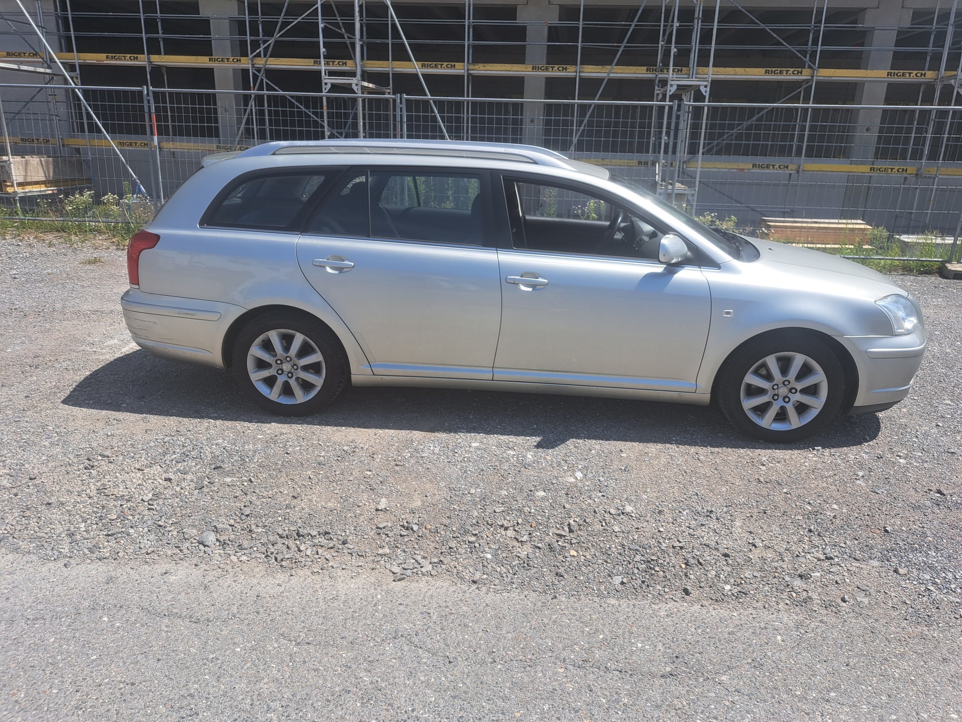 TOYOTA Avensis 2.0 D4 VVT-i Linea Sol Sportswagon-image-4