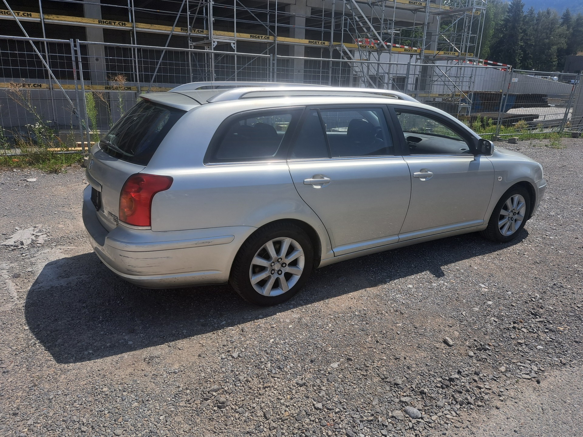 TOYOTA Avensis 2.0 D4 VVT-i Linea Sol Sportswagon-image-5