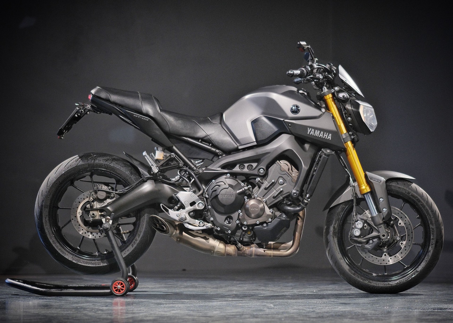 YAMAHA MT-09 ABS-showroom-element-1