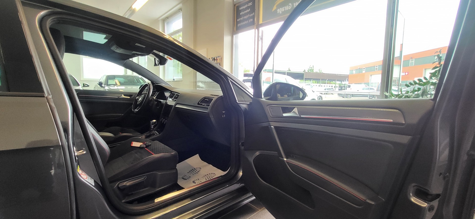 VW Golf 2.0 TSI GTI Performance DSG-image-12