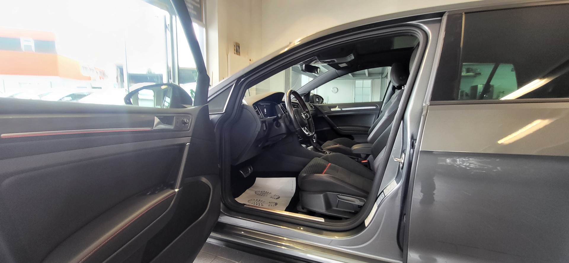 VW Golf 2.0 TSI GTI Performance DSG-image-7