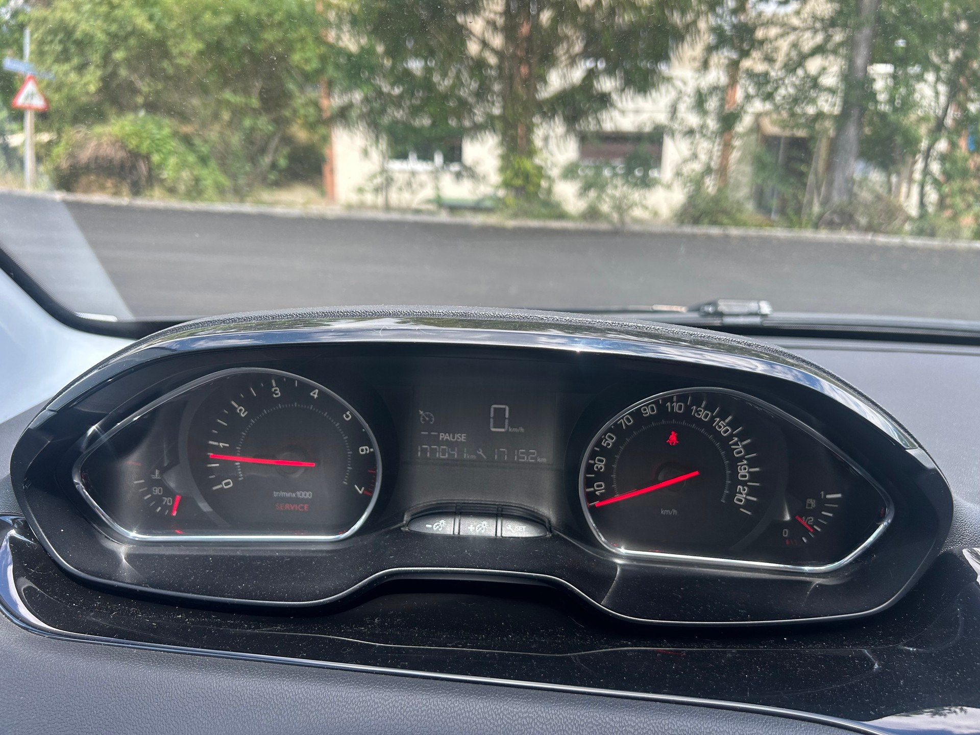 PEUGEOT 208 1.2 VTI Active-image-13