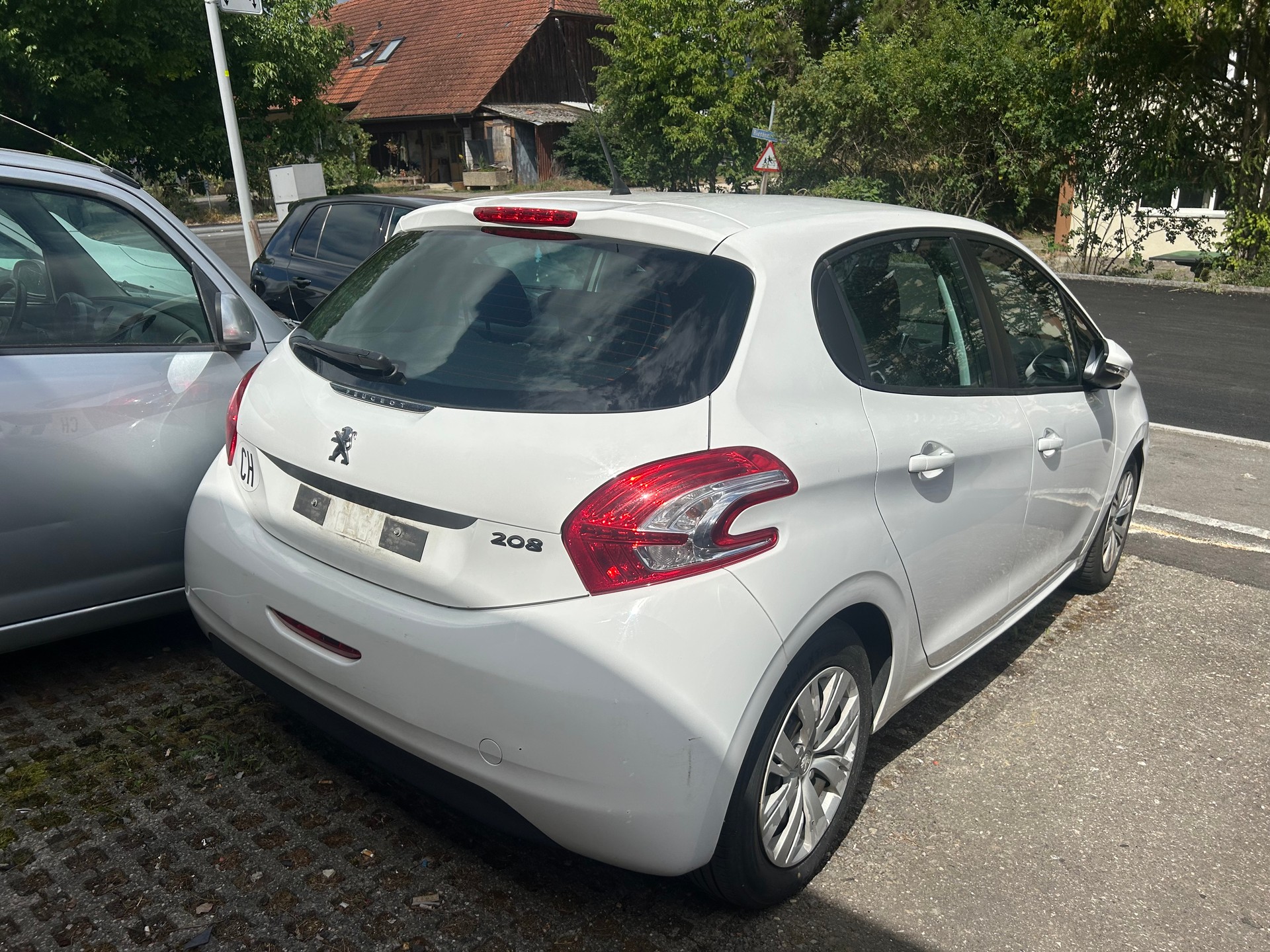 PEUGEOT 208 1.2 VTI Active-image-4