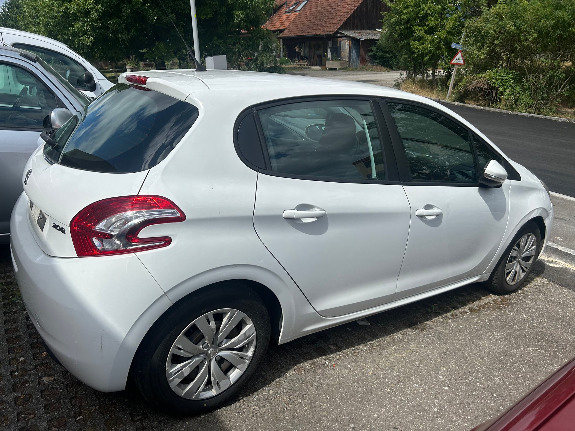 PEUGEOT 208 1.2 VTI Active-image-3
