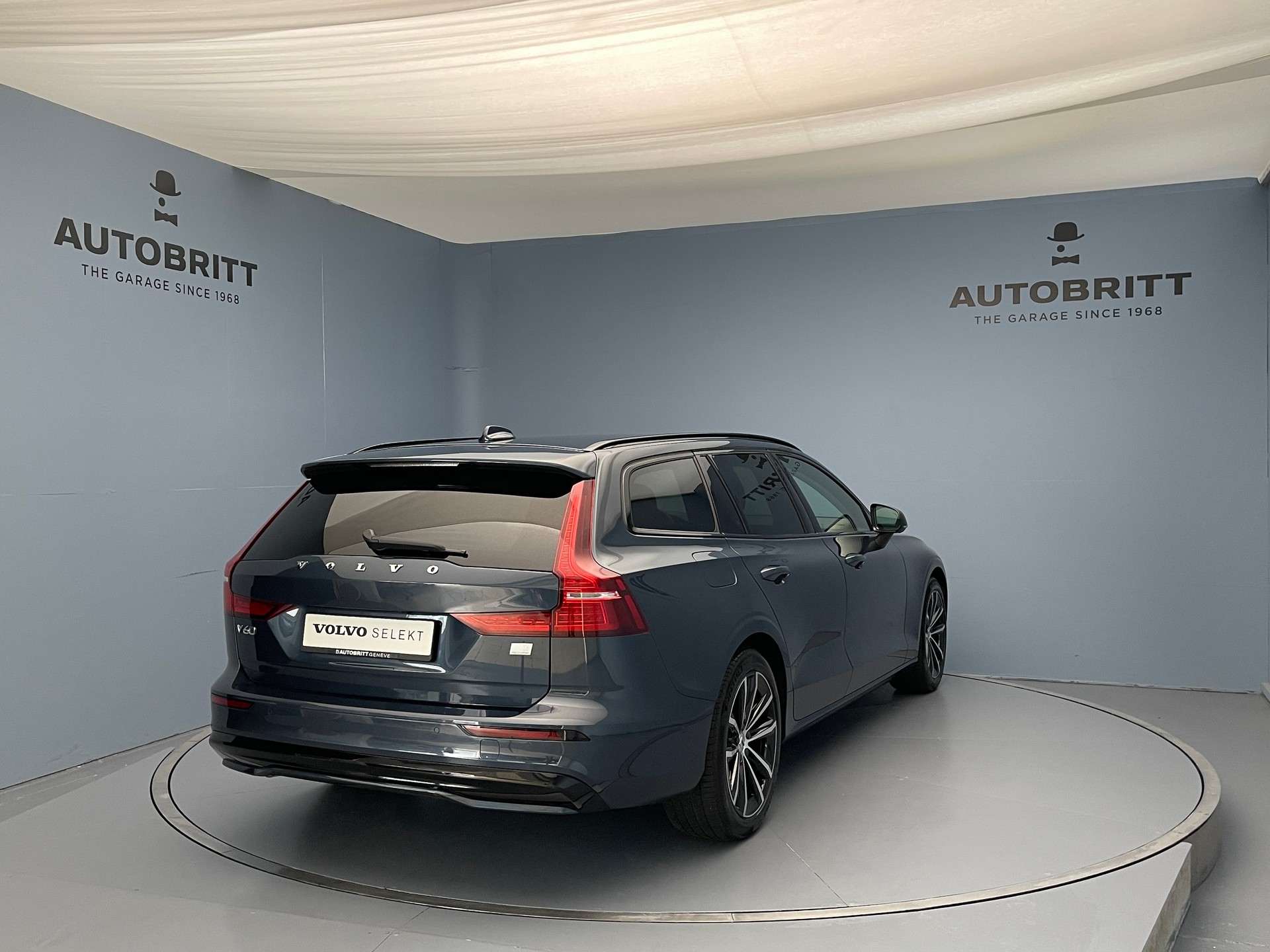 VOLVO V60 2.0 T6 TE R-Design eAWD-image-2
