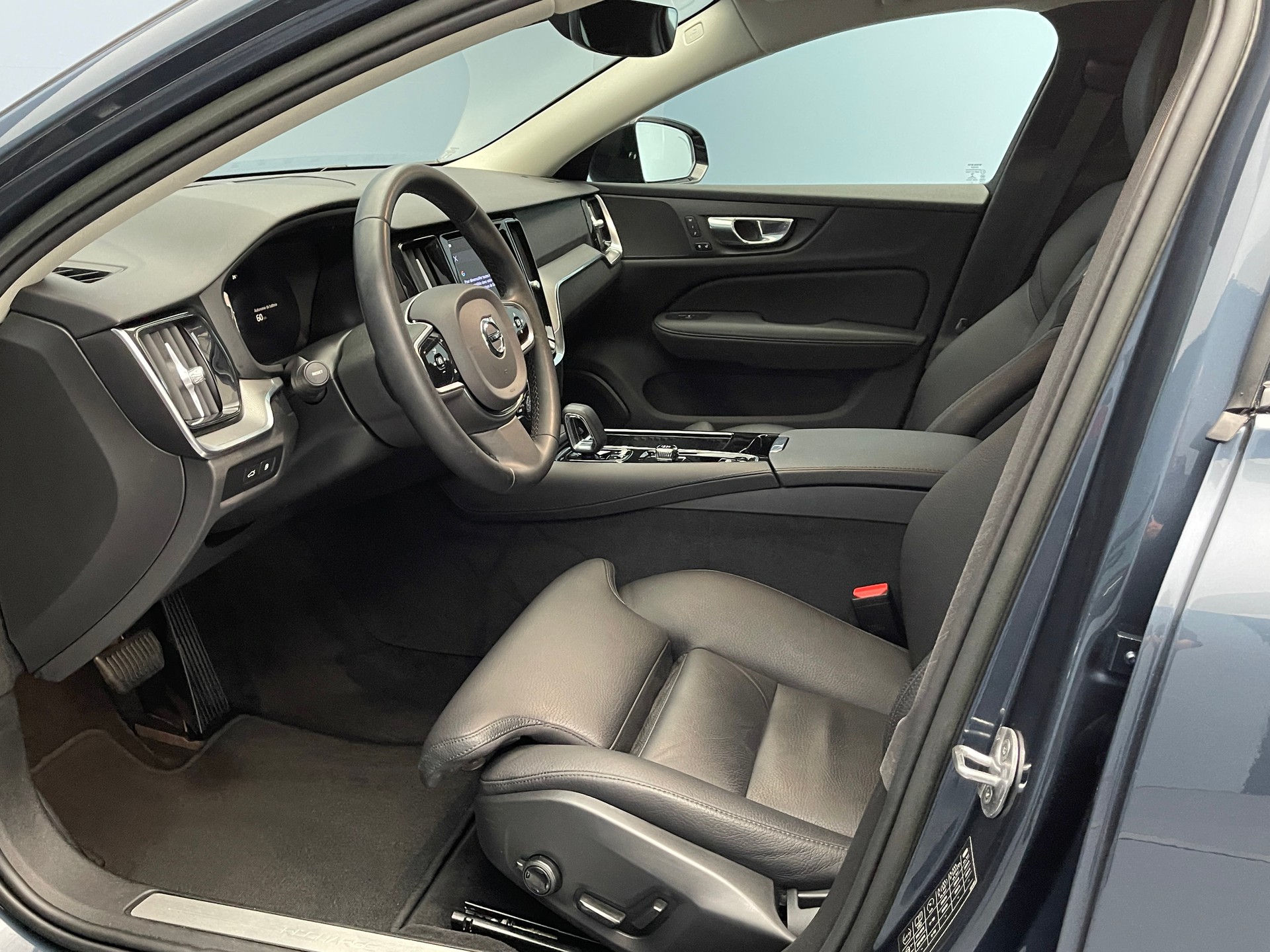VOLVO V60 2.0 T6 TE R-Design eAWD-image-7