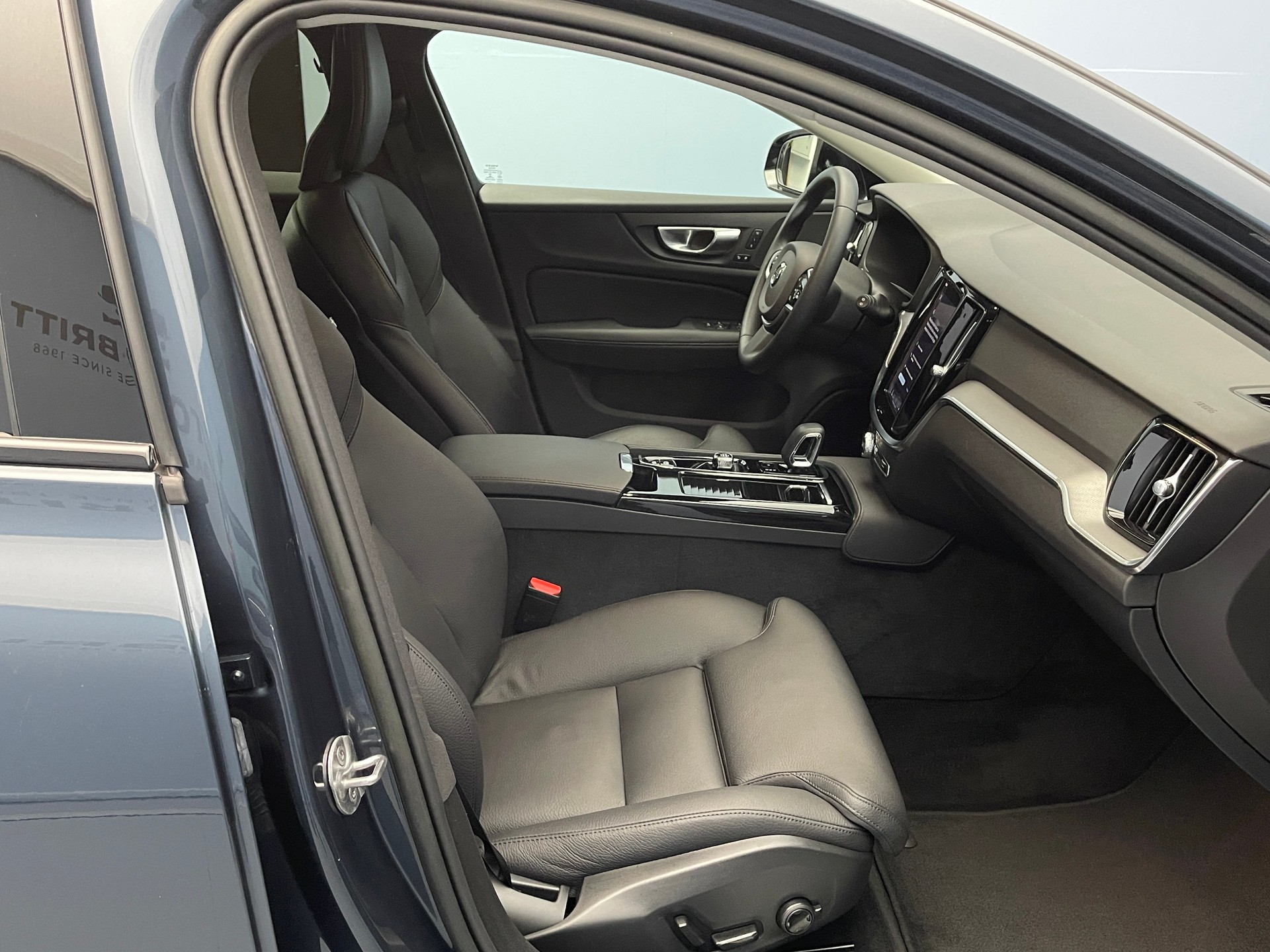 VOLVO V60 2.0 T6 TE R-Design eAWD-image-10