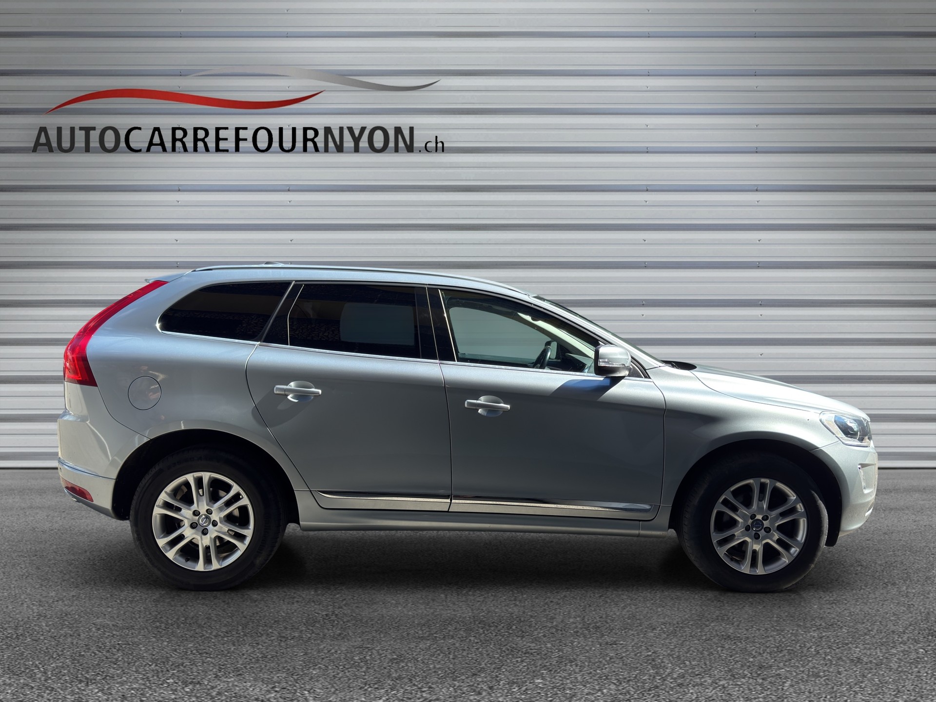 VOLVO XC60 T5 AWD Momentum Geartronic-image-6
