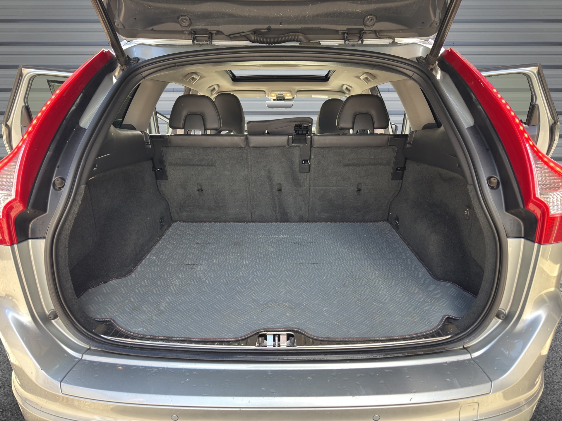 VOLVO XC60 T5 AWD Momentum Geartronic-image-15