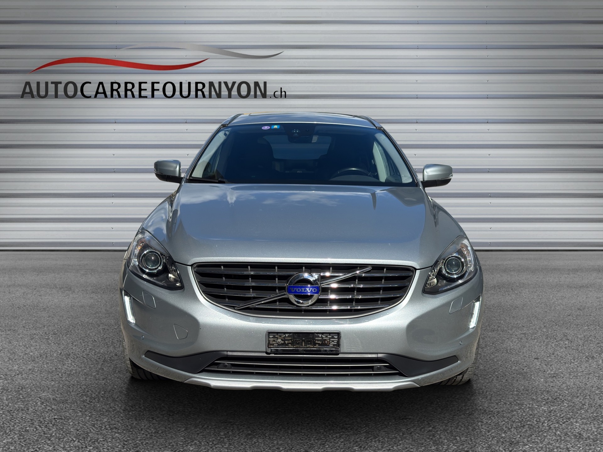 VOLVO XC60 T5 AWD Momentum Geartronic-image-1