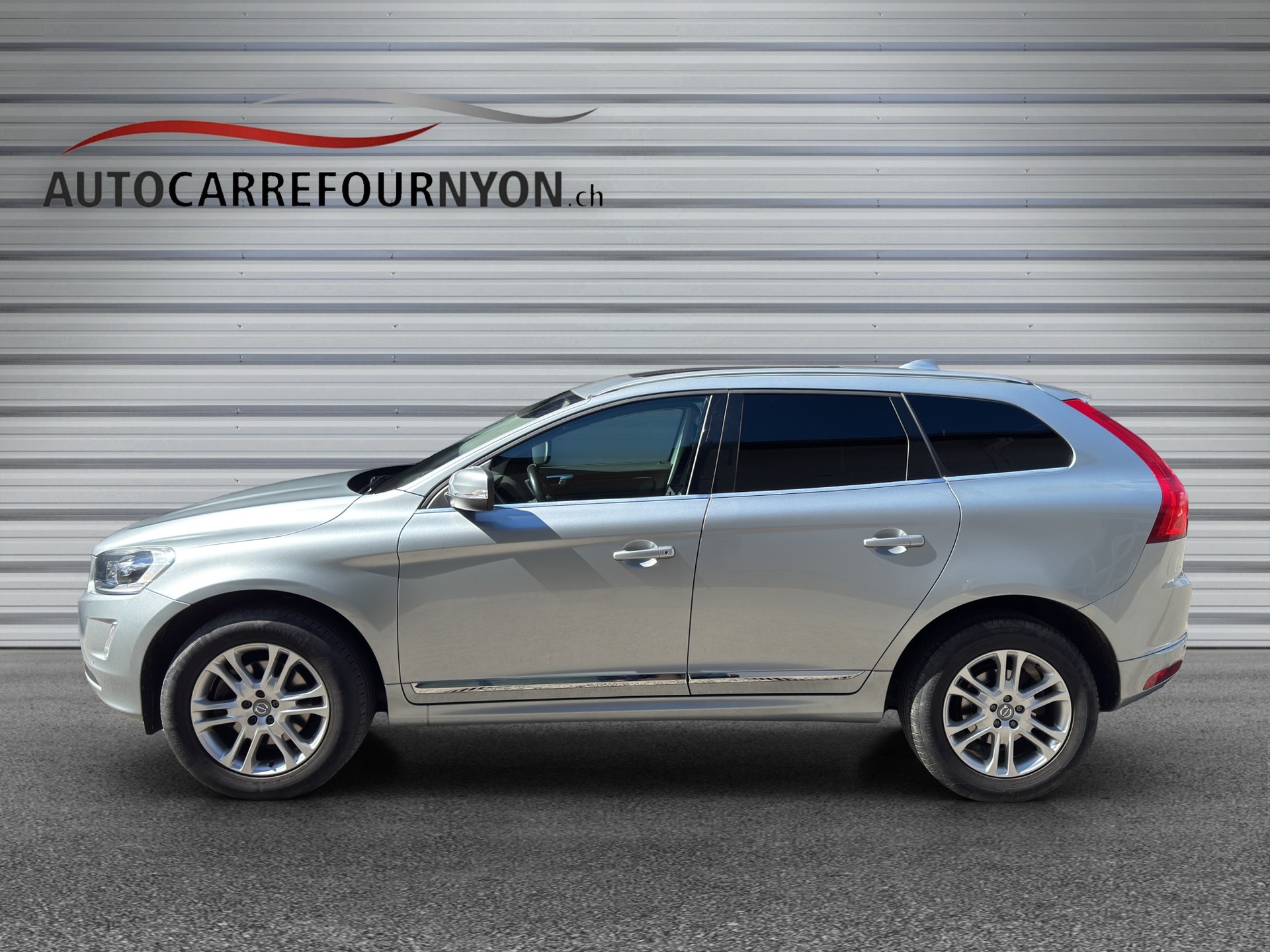 VOLVO XC60 T5 AWD Momentum Geartronic-image-2