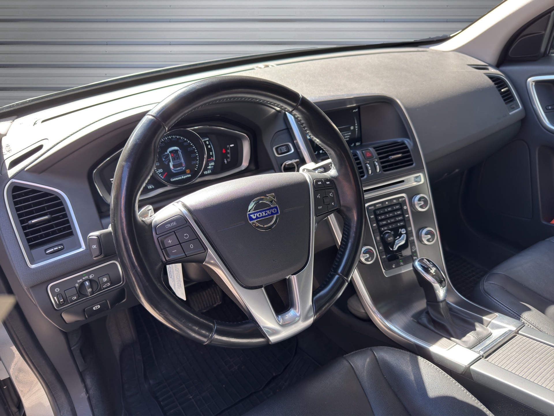 VOLVO XC60 T5 AWD Momentum Geartronic-image-8