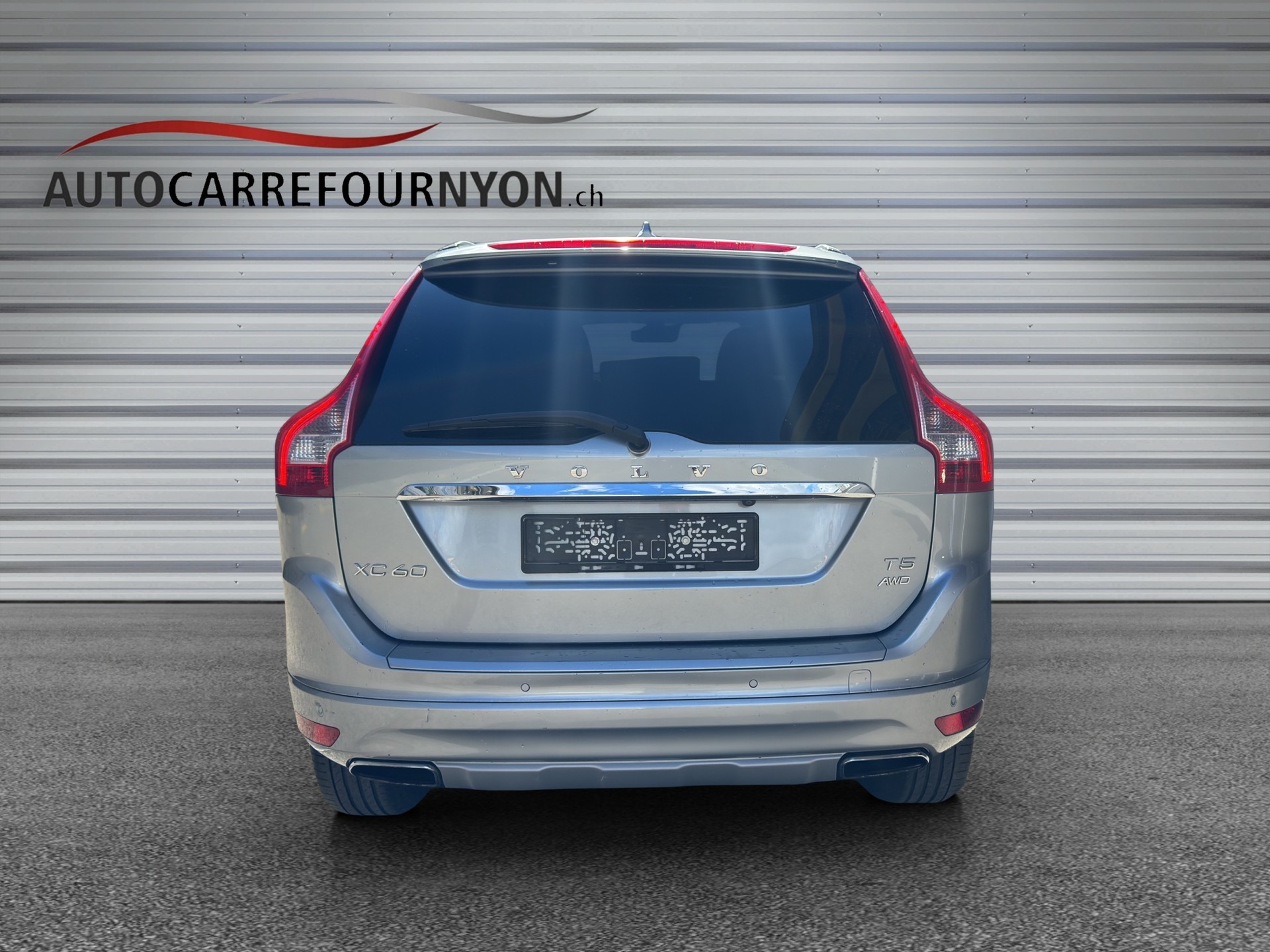 VOLVO XC60 T5 AWD Momentum Geartronic-image-4