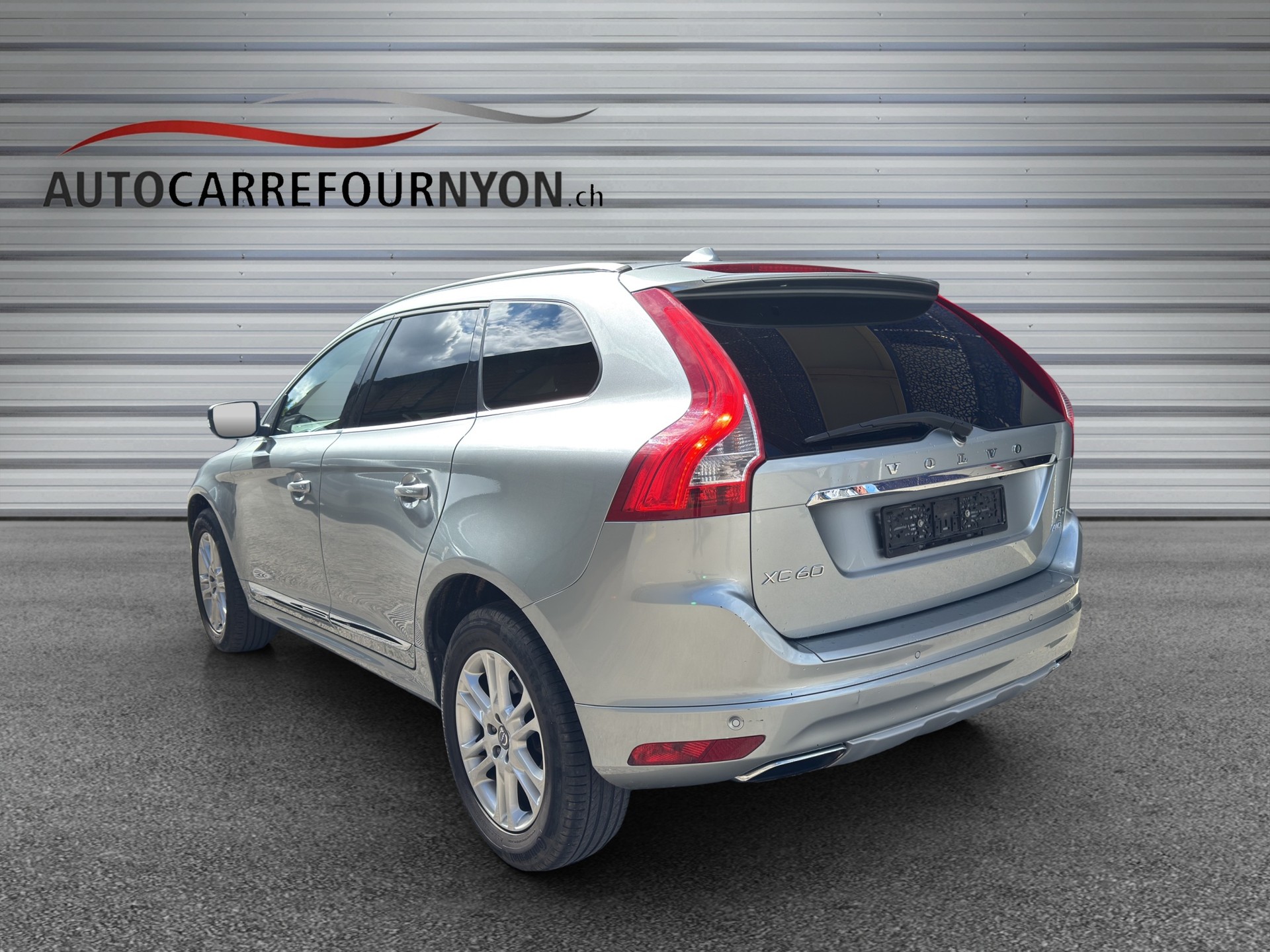 VOLVO XC60 T5 AWD Momentum Geartronic-image-3