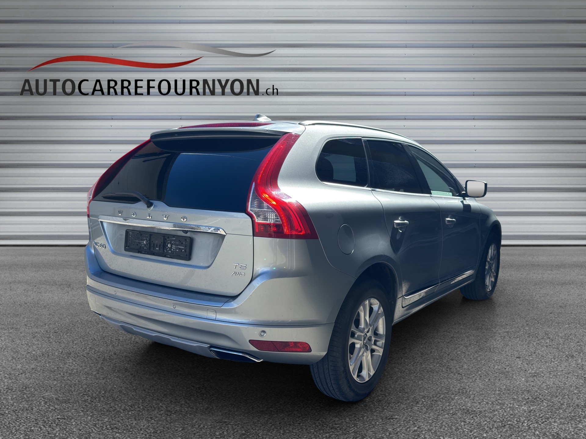 VOLVO XC60 T5 AWD Momentum Geartronic-image-5