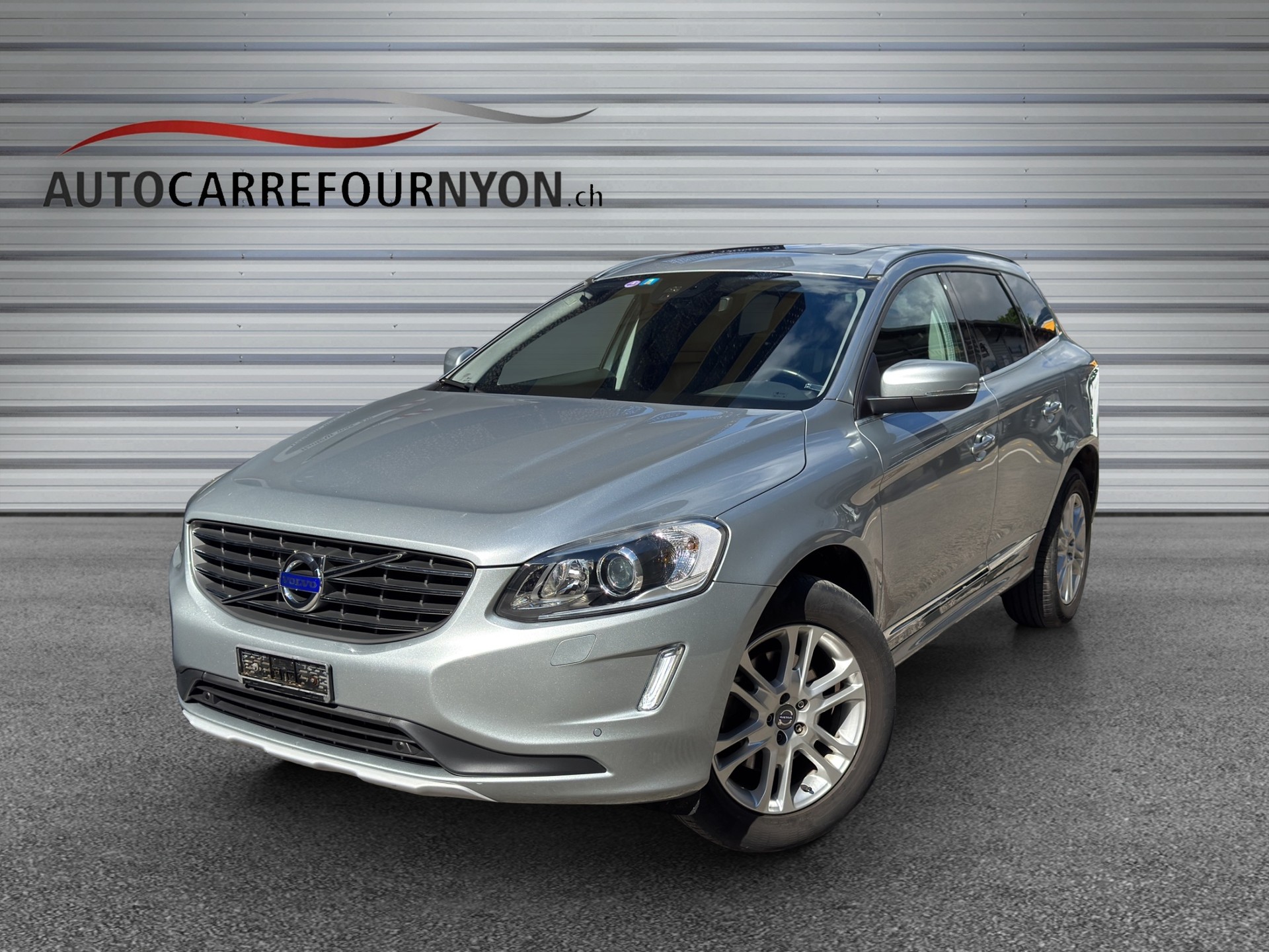 VOLVO XC60 T5 AWD Momentum Geartronic-image-0
