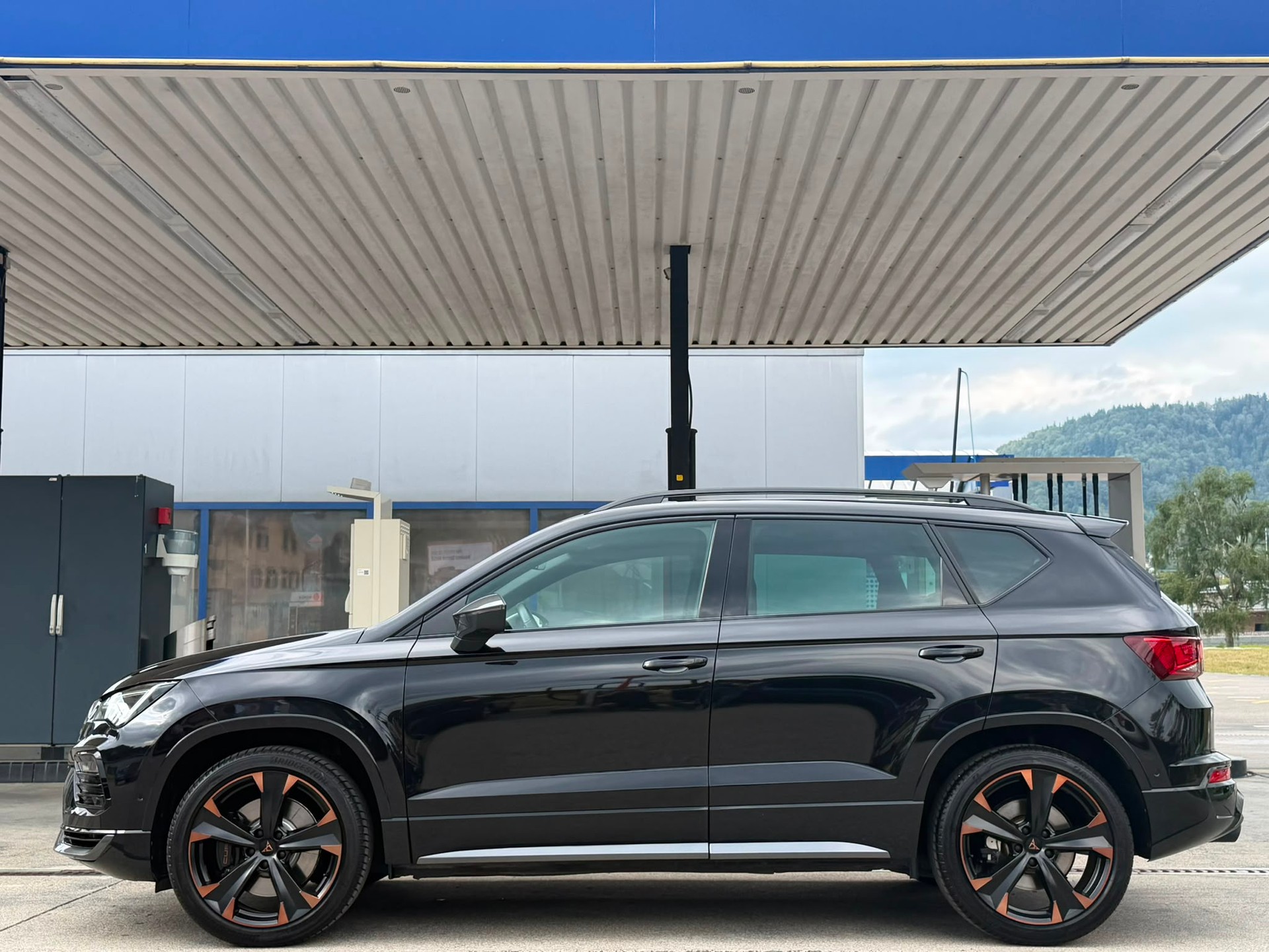 CUPRA Ateca 2.0TSI 4Drive DSG Top Ausgestattet**El. Anhängerkupplung**Cupra- & Startknopf am Lenkrad**Assistenzpaket XL**DCC*-image-3