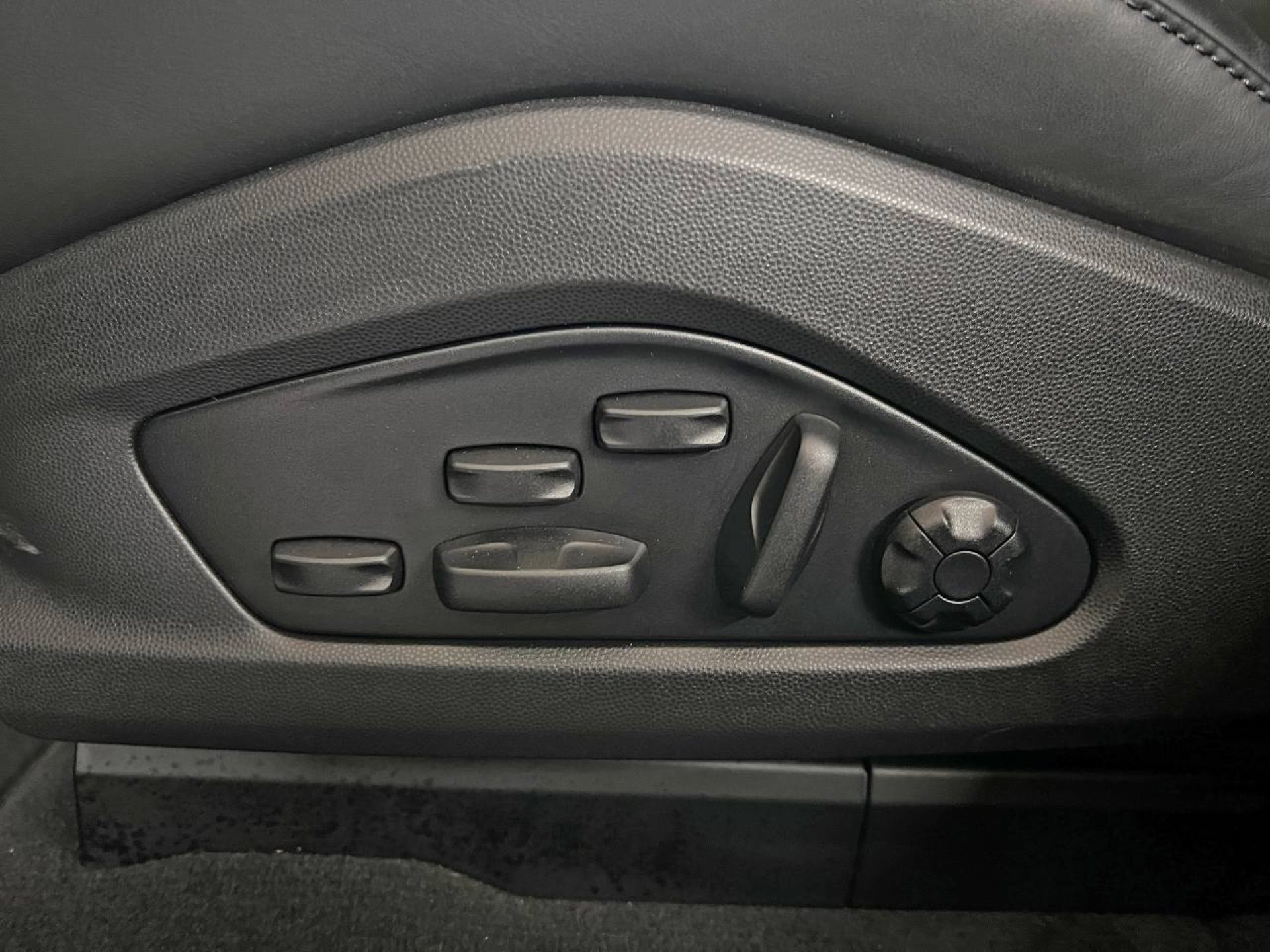 PORSCHE Macan 4S-image-23
