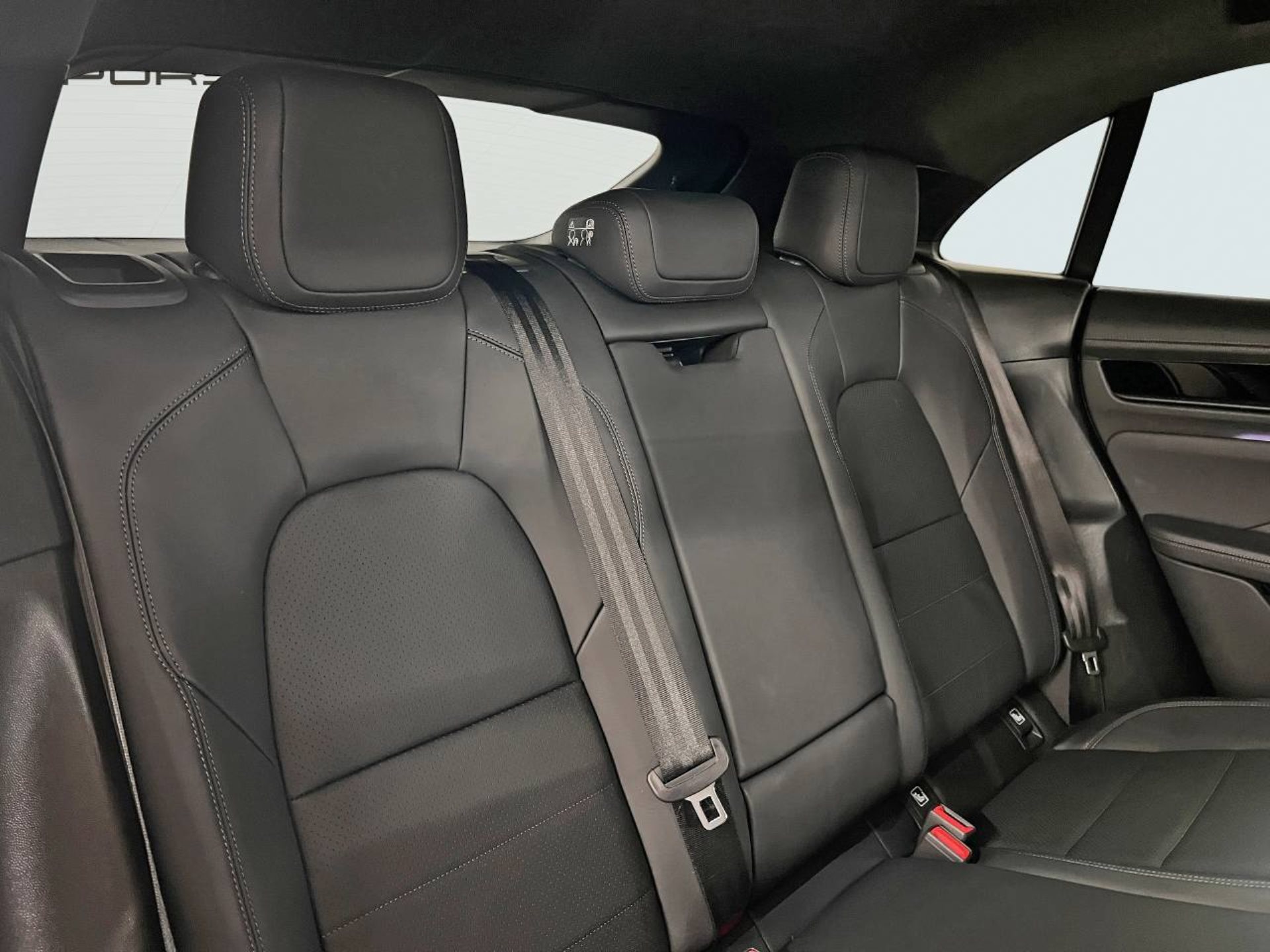 PORSCHE Macan 4S-image-25