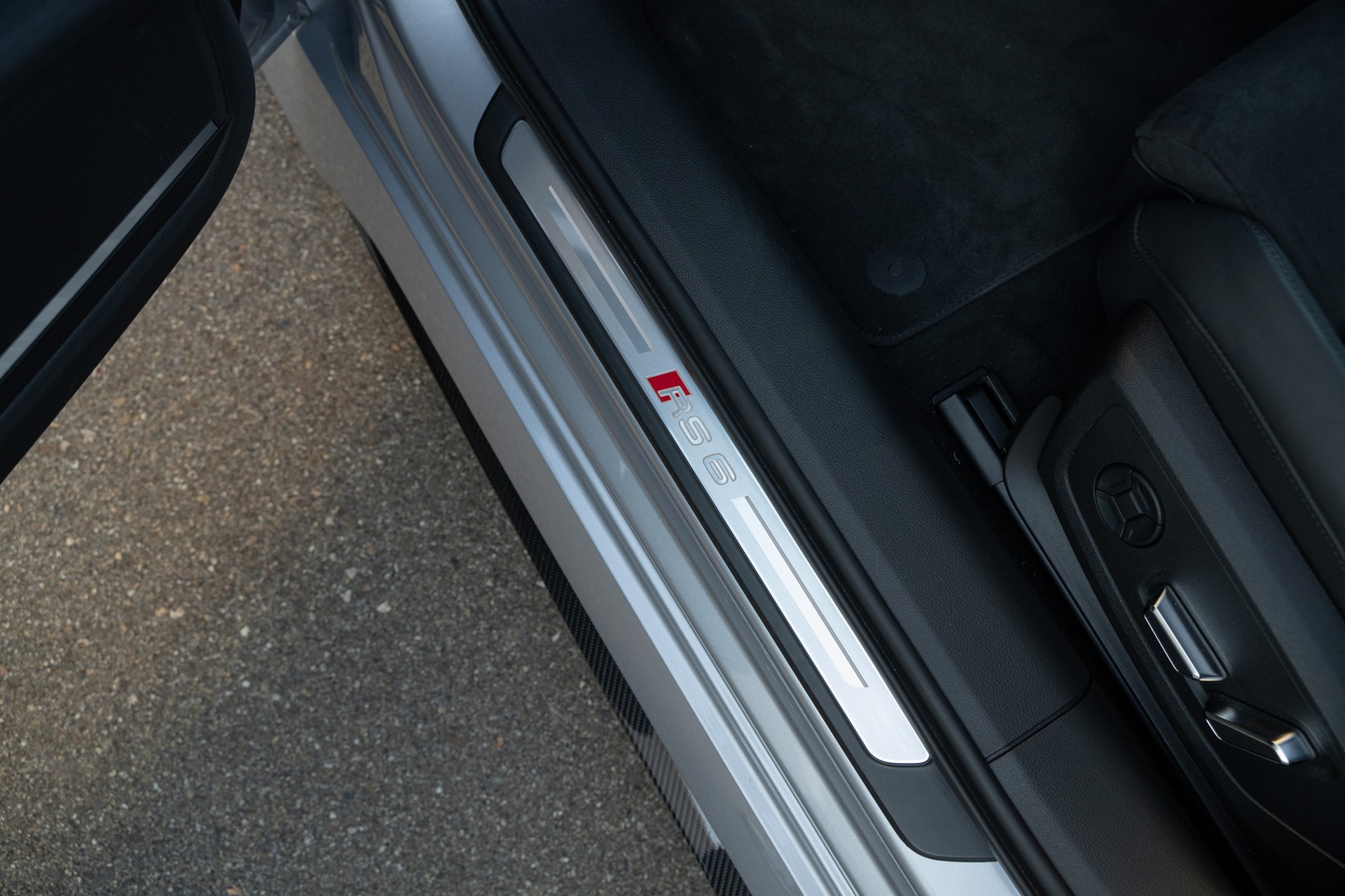 AUDI 4.0 V8 TFSI quattro T-Tronic-image-9