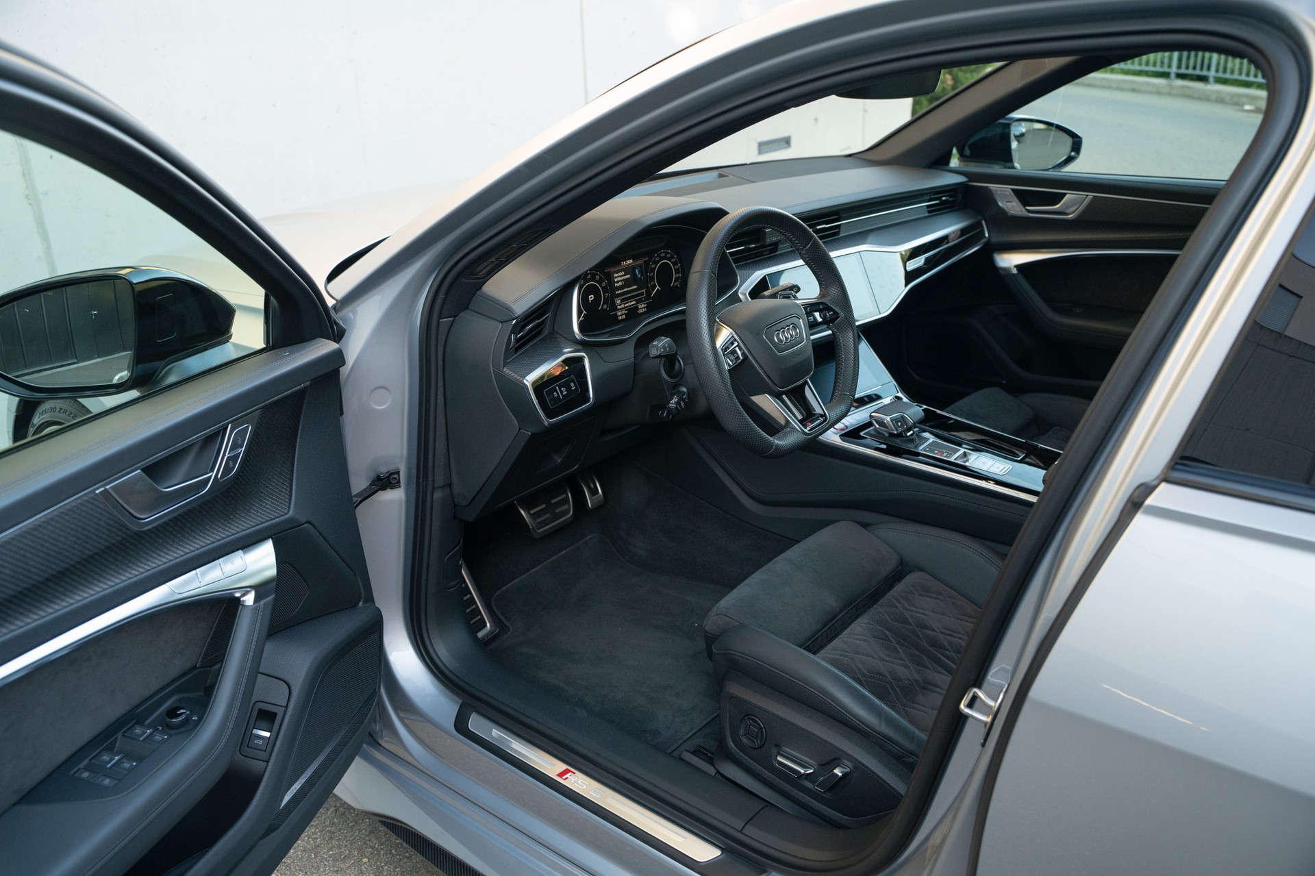 AUDI 4.0 V8 TFSI quattro T-Tronic-image-7